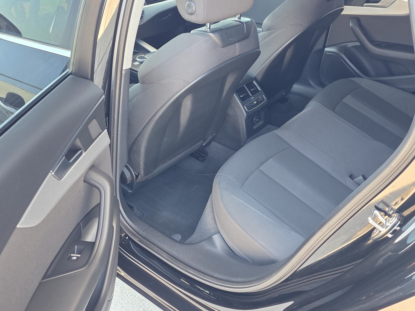 Audi A4 Avant 2,0 TDI S LINE,NAVI,VIRTUAL,KAMERA,107 T.K.M, fotografija 17