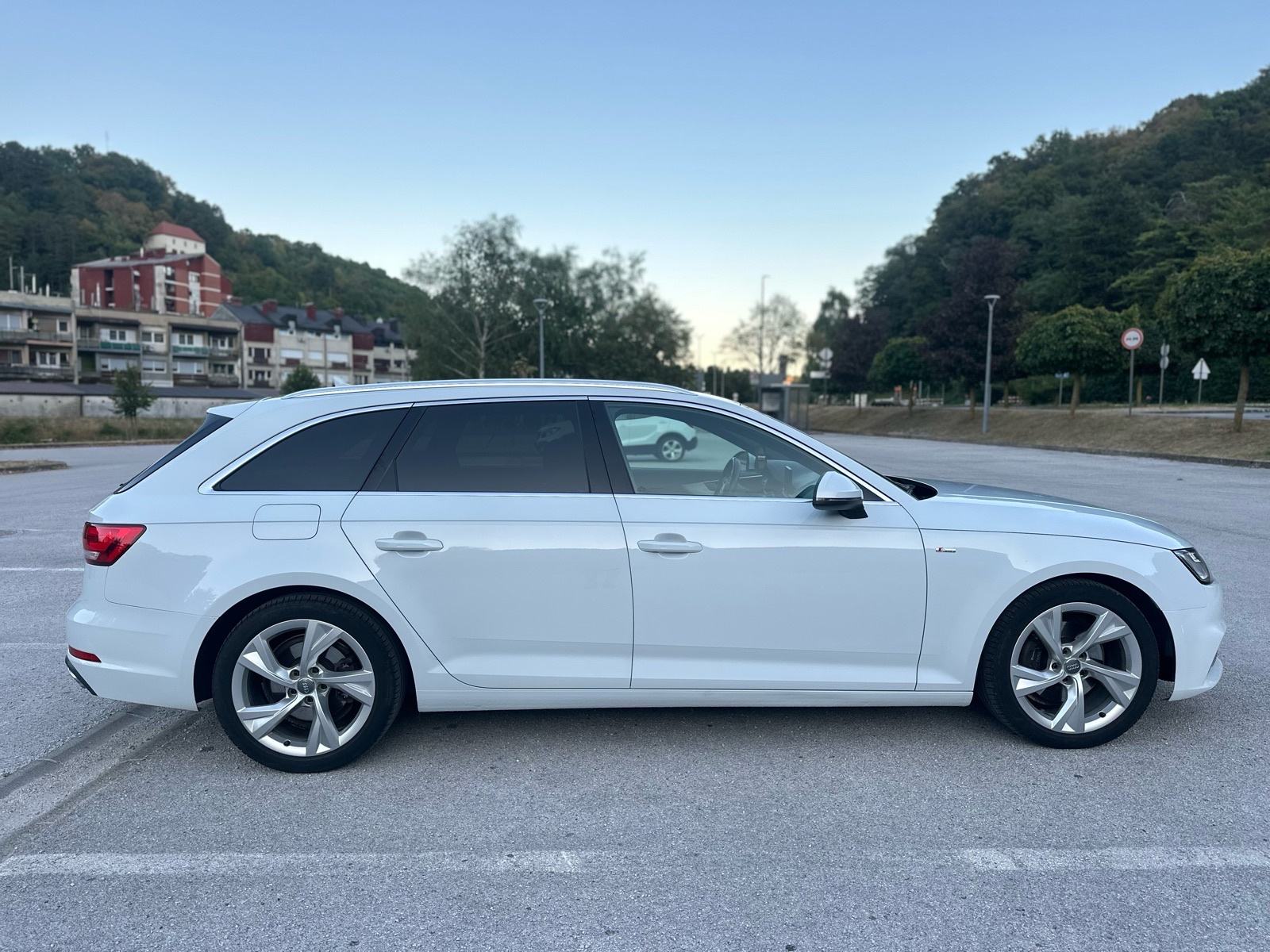 Audi A4 Avant 2,0 TDI S-Line, fotografija 5
