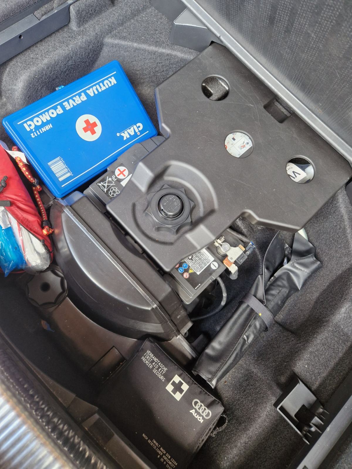 Audi A4 Avant 2,0 TDI, fotografija 9