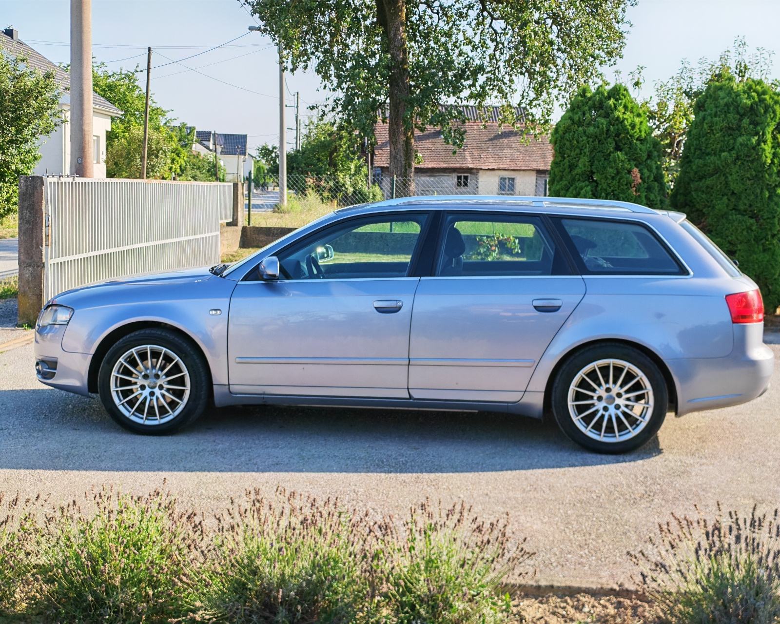 Audi A4 Avant 2,0 TDI, fotografija 2