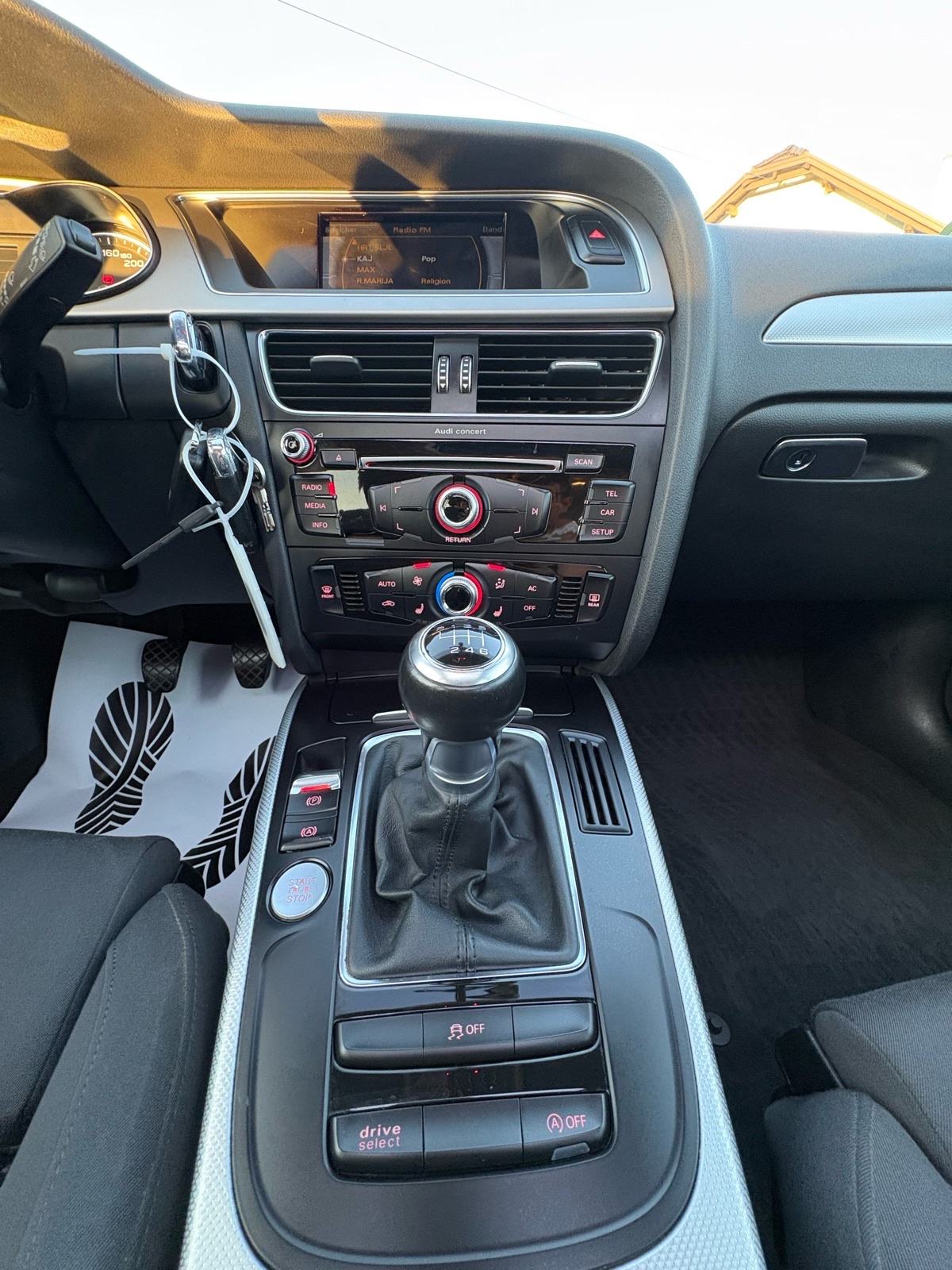 Audi A4 Avant 2,0 TDI QUATRO*130/177Ps*PRVI VLASNIK*TOP OPREMA*, fotografija 13