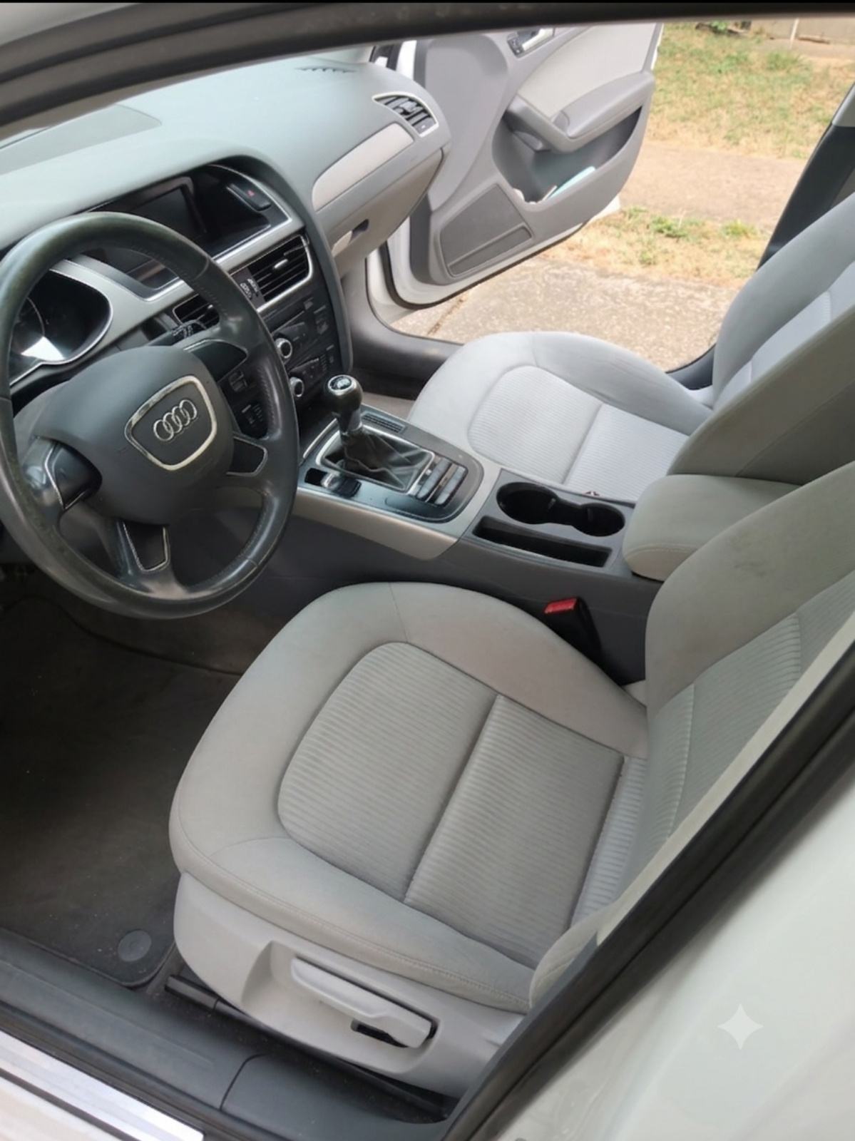 Audi A4 Avant 2,0 TDI, fotografija 2