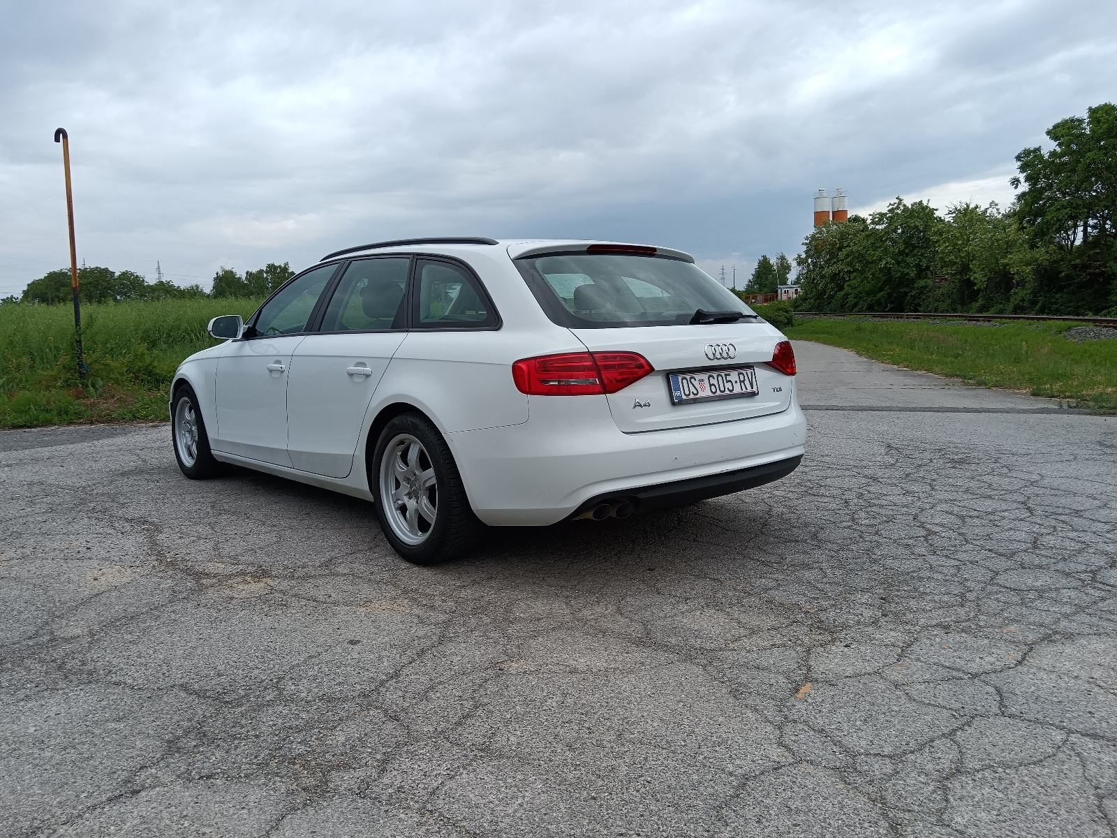 Audi A4 Avant 2,0 TDI, fotografija 12