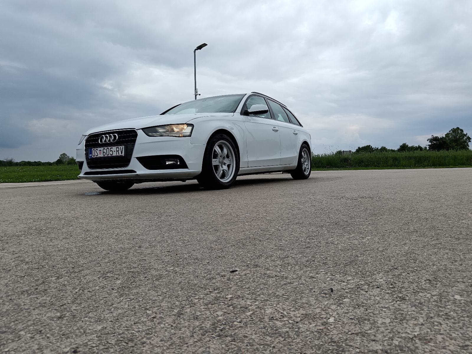 Audi A4 Avant 2,0 TDI, fotografija 1