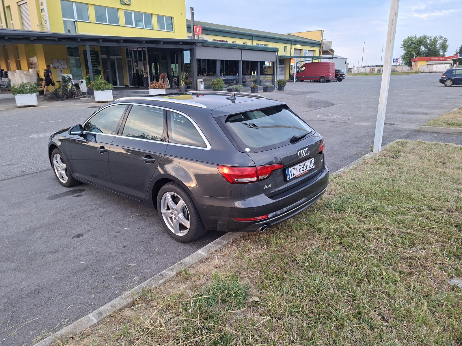 Audi A4 Avant 2,0 TDI, fotografija 7