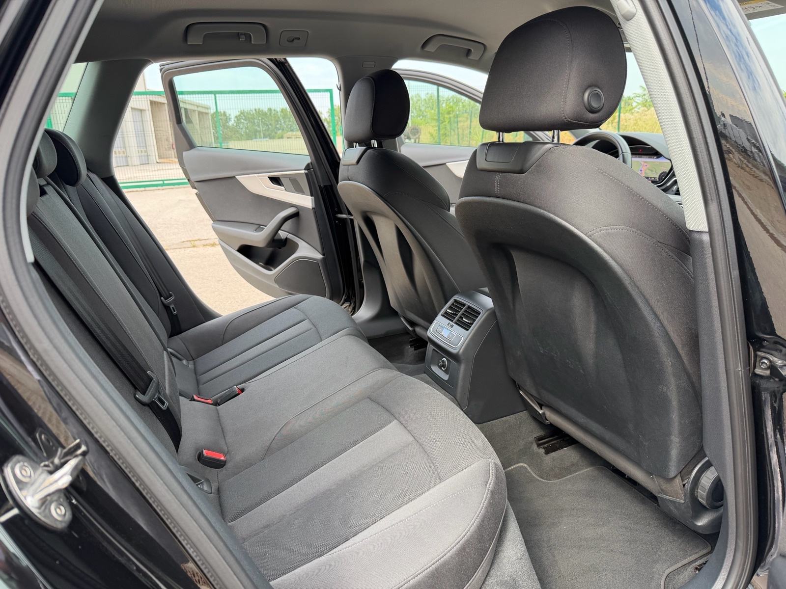 Audi A4 Avant 2,0 TDI SLINE* NAVIGACIJA,RADARI,XENON*, fotografija 13