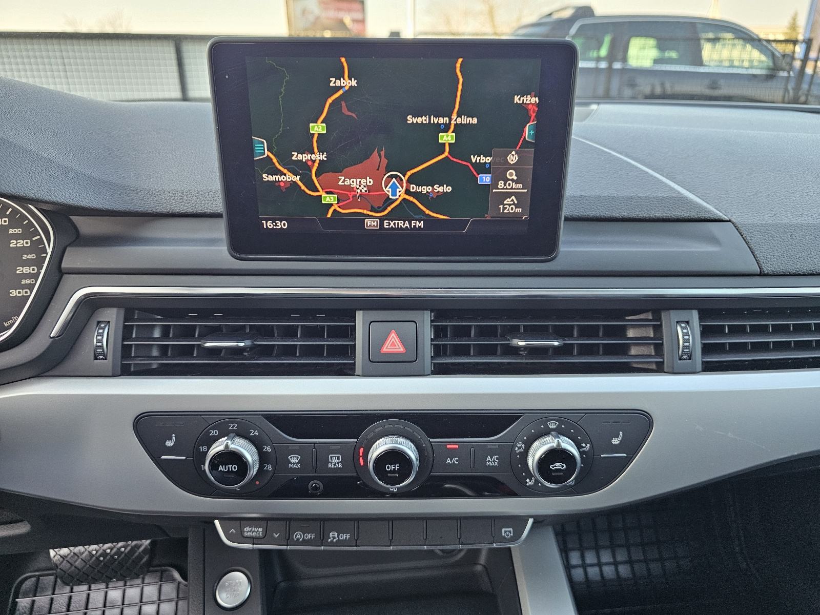 Audi A4 Avant 2,0 TDI ***TOP-STANJE***VELIKI-SERVIS**FACELIFT-MODEL**, fotografija 16