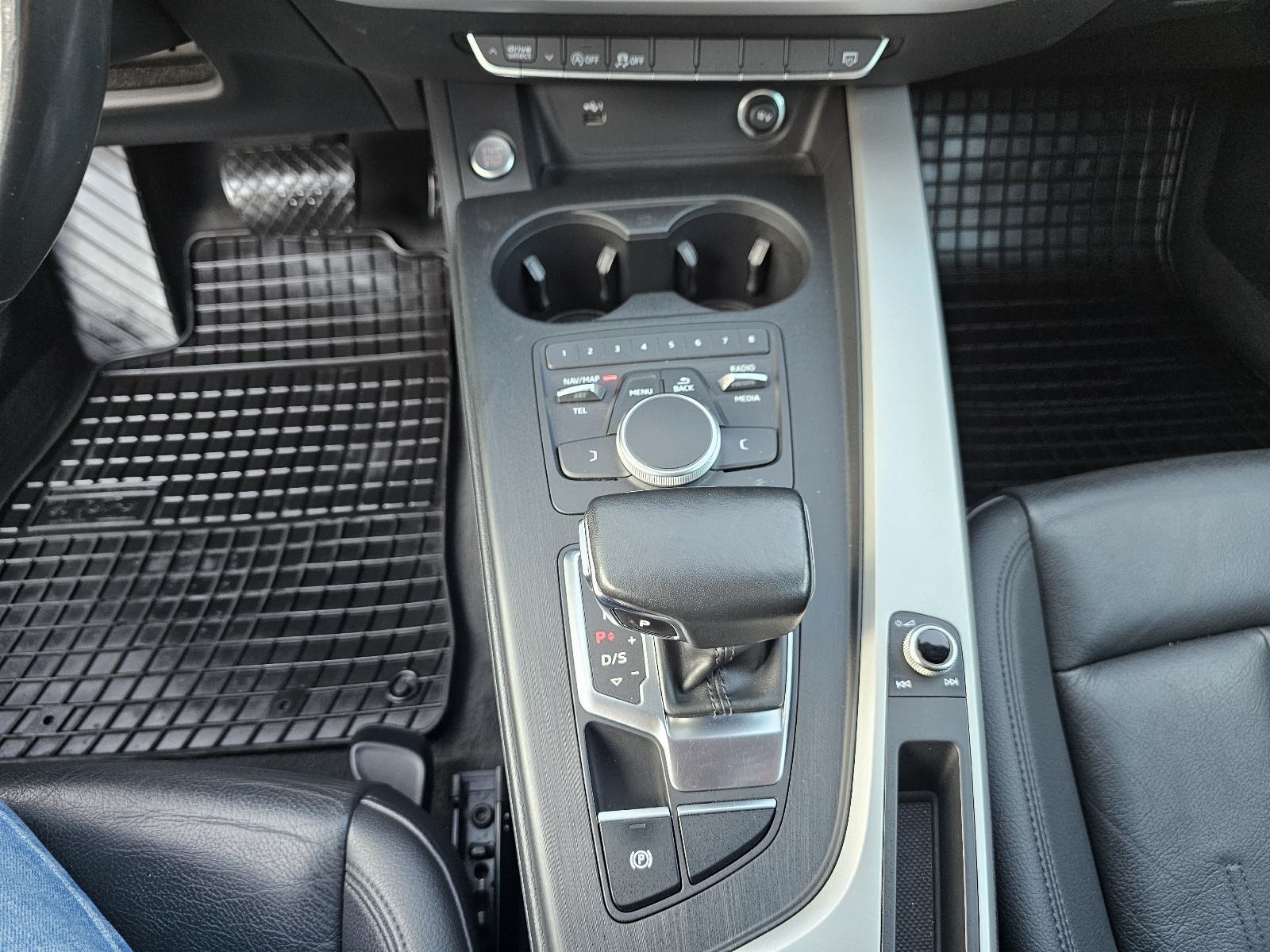 Audi A4 Avant 2,0 TDI ***TOP-STANJE***VELIKI-SERVIS**FACELIFT-MODEL**, fotografija 17
