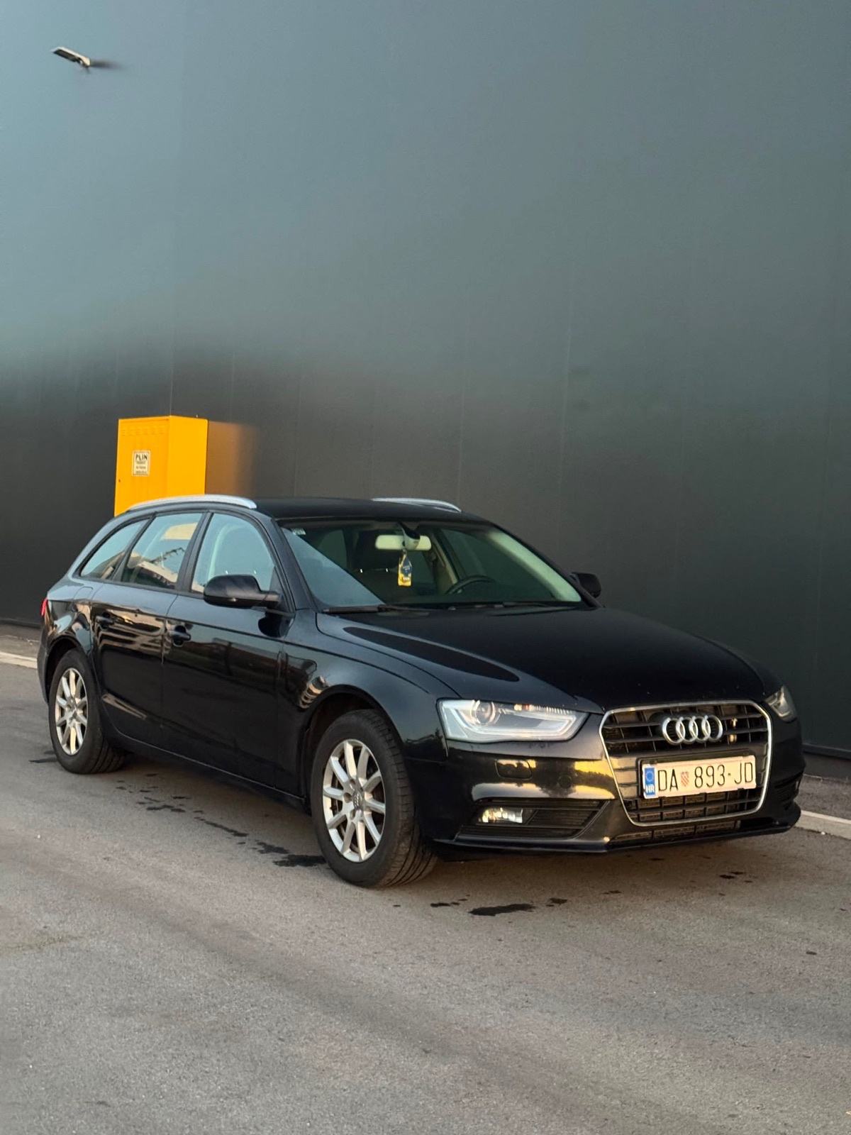 Audi A4 Avant 2,0 TDI S-tronic 8 brzina full o, fotografija 2