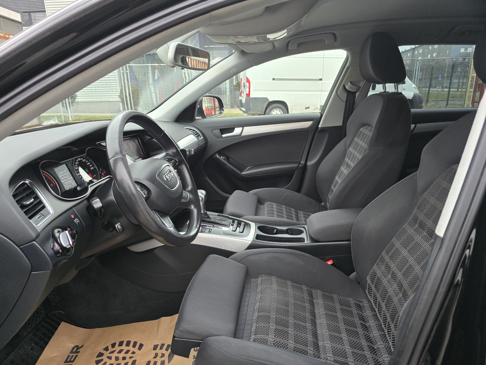 Audi A4 Avant 2,0 TDI SPORT-AUTOMATIK -SUPER STANJE., fotografija 13
