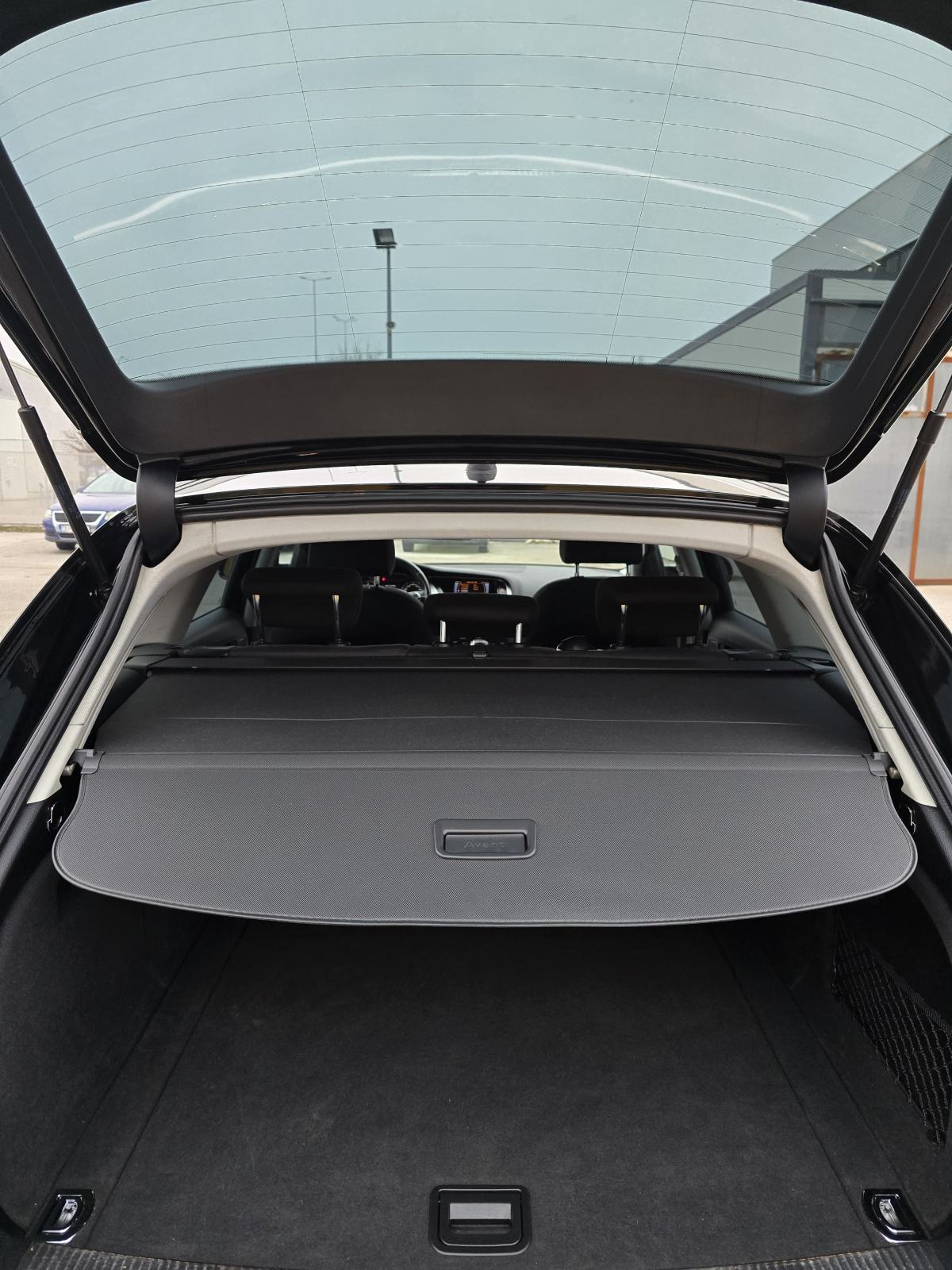 Audi A4 Avant 2,0 TDI SPORT-AUTOMATIK -SUPER STANJE., fotografija 15