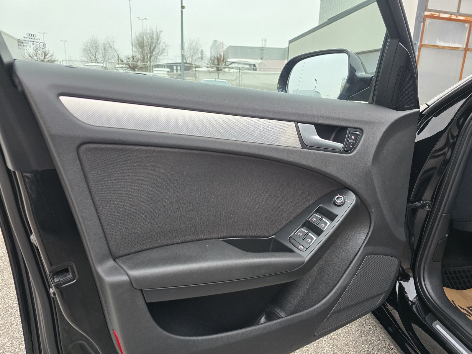 Audi A4 Avant 2,0 TDI SPORT-AUTOMATIK -SUPER STANJE., fotografija 16