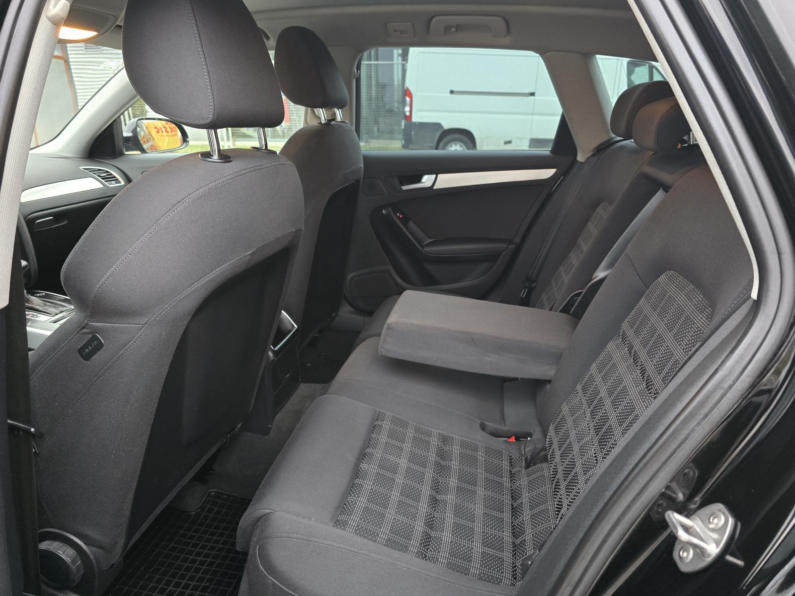 Audi A4 Avant 2,0 TDI SPORT-AUTOMATIK -SUPER STANJE., fotografija 18