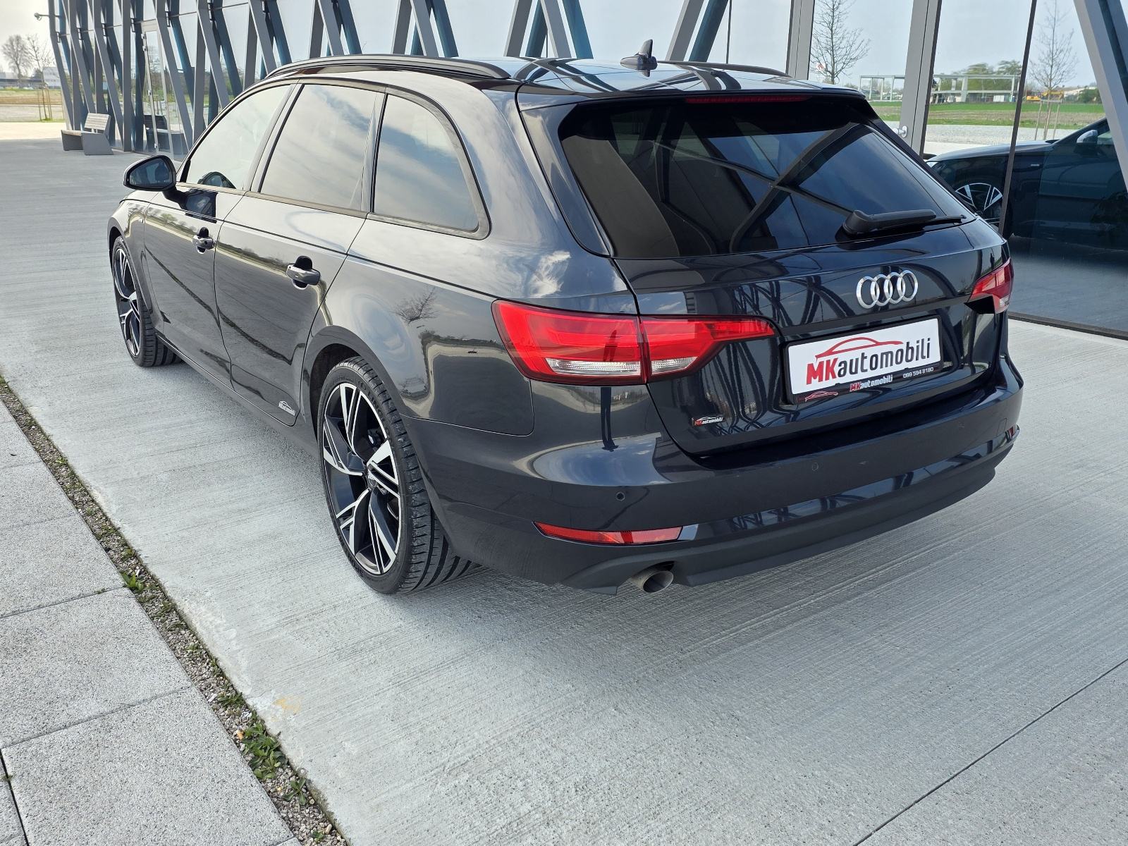 Audi A4 Avant 2,0 TDI S TRONIK,ALU 19,NOVE GUME, fotografija 4