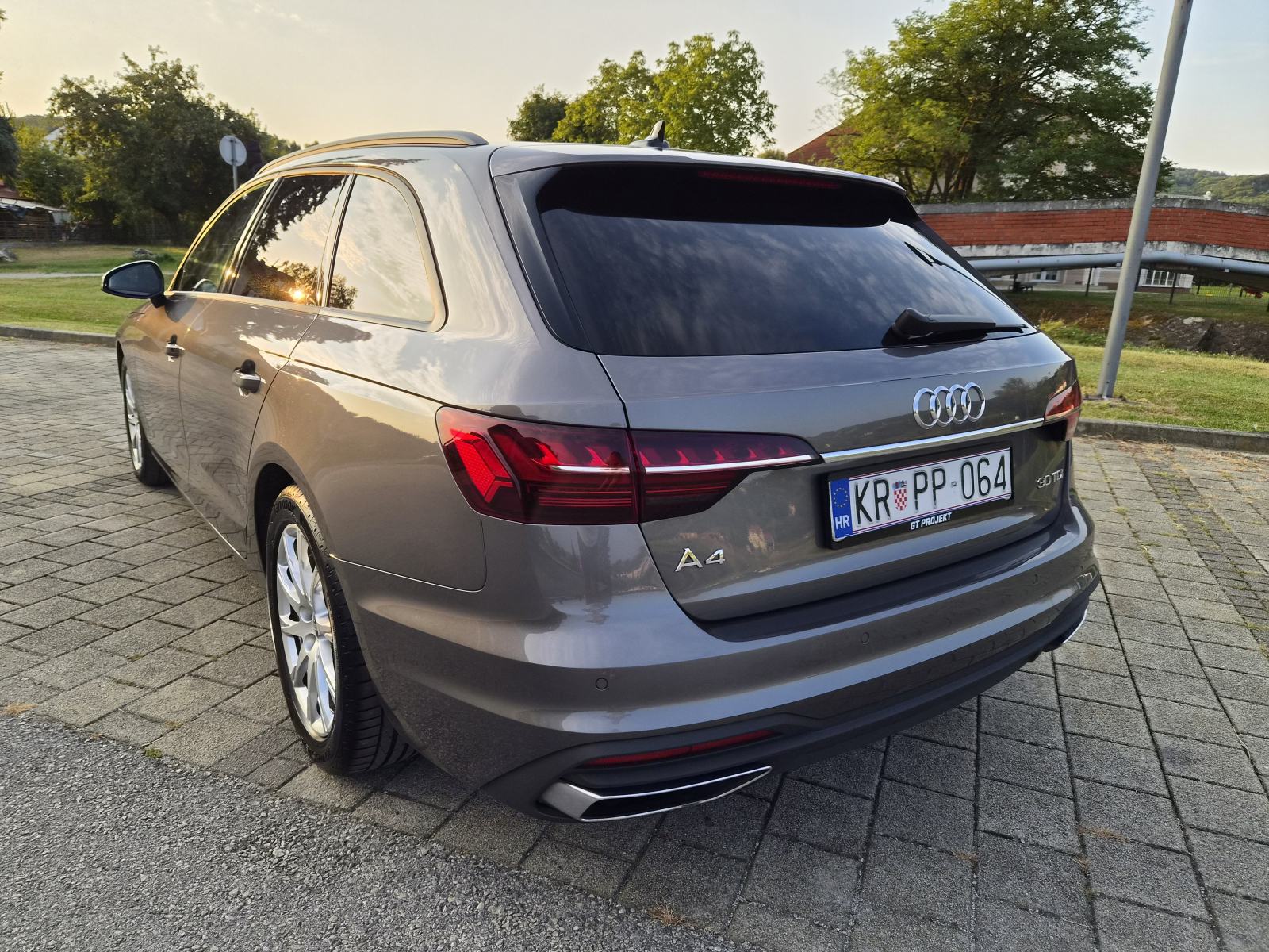 Audi A4 AVANT 30 TDI, 2021., NOVI MODEL, AUTOMATIK, TOP STANJE, fotografija 5