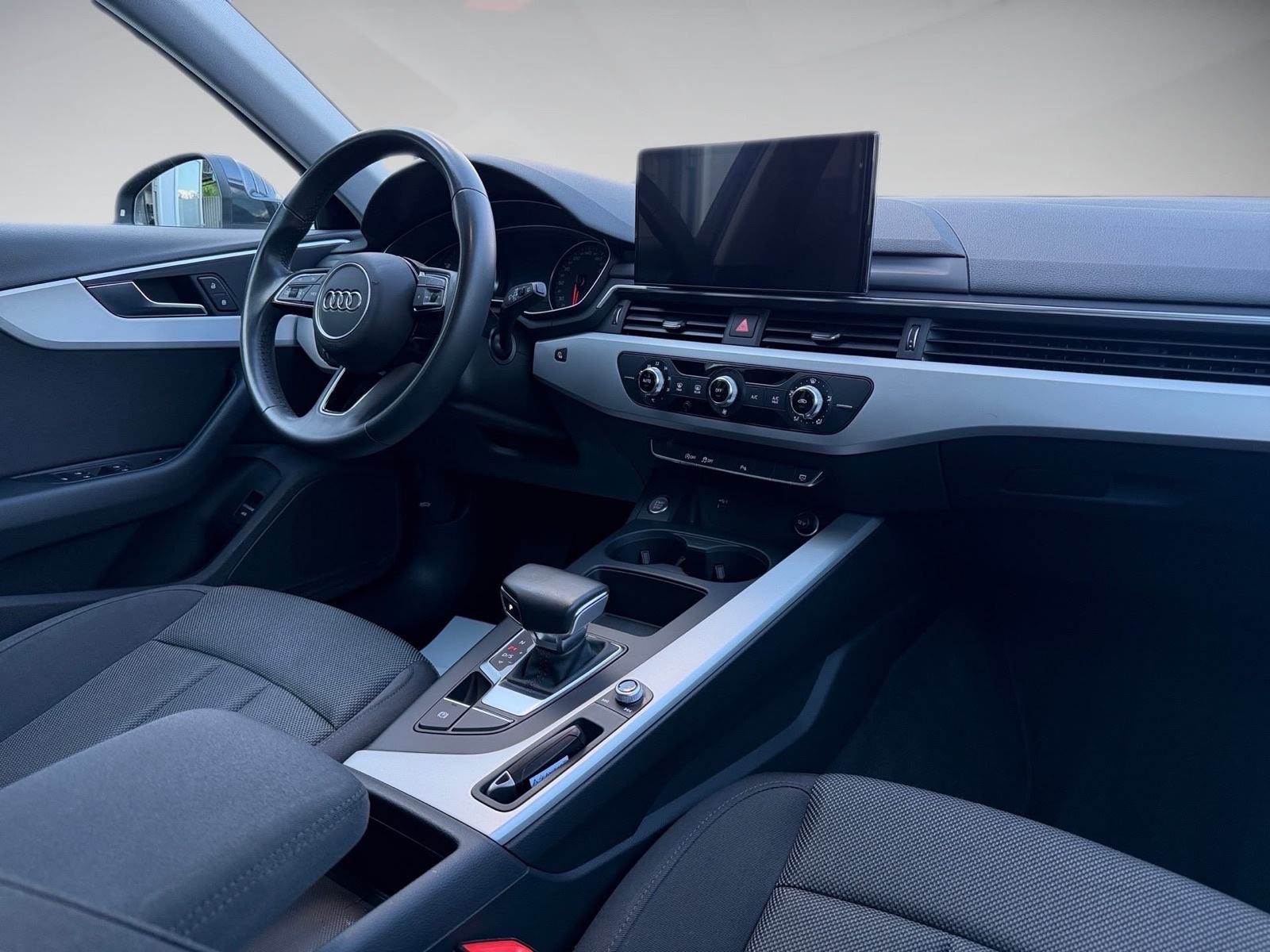 Audi A4 Avant 30 TDI automatik 7g# dosta opreme# top stanje# u PDV-u#, fotografija 20