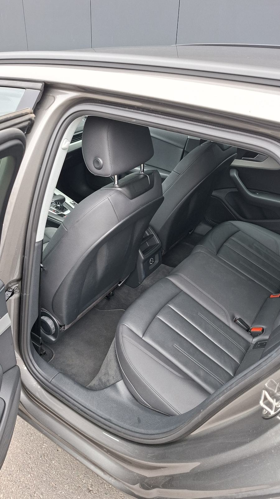 Audi A4 Avant 30 TDI automatik, fotografija 12