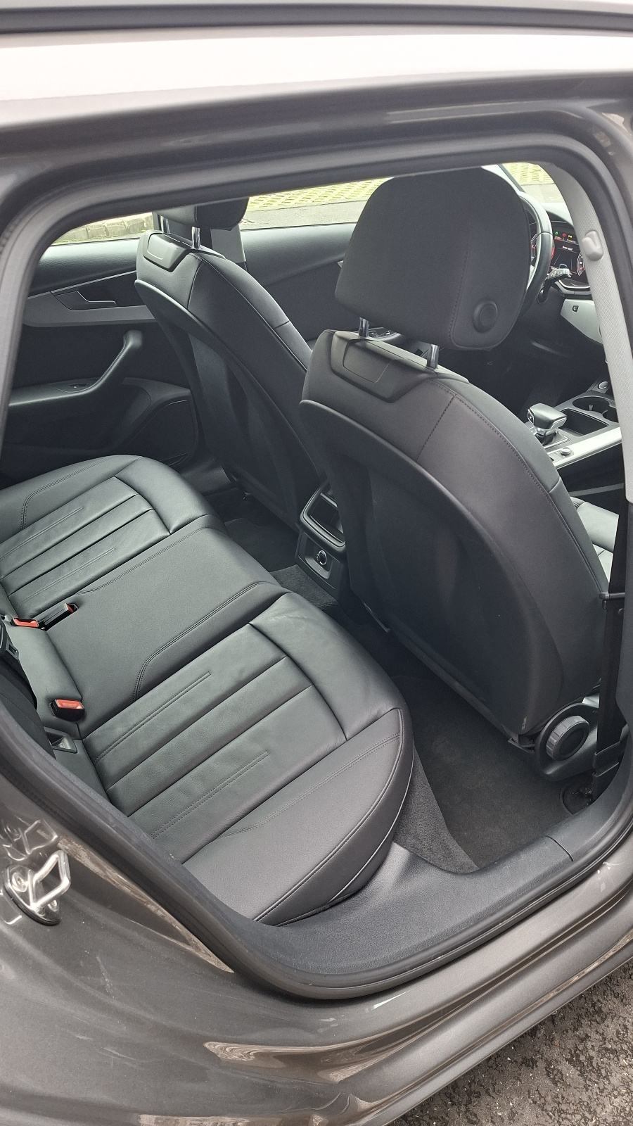 Audi A4 Avant 30 TDI automatik, fotografija 13