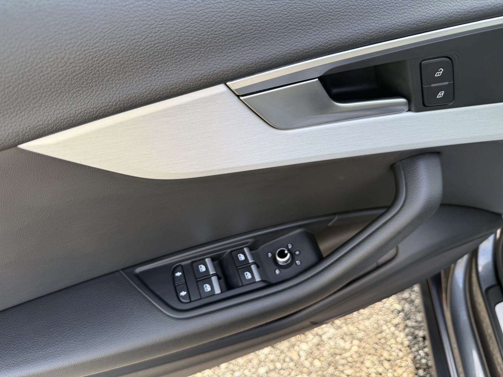 Audi A4 Avant 35 TDI S-Line,Navi,Matrix,Virtual,Kamera,VELIKI SERVIS!, fotografija 11
