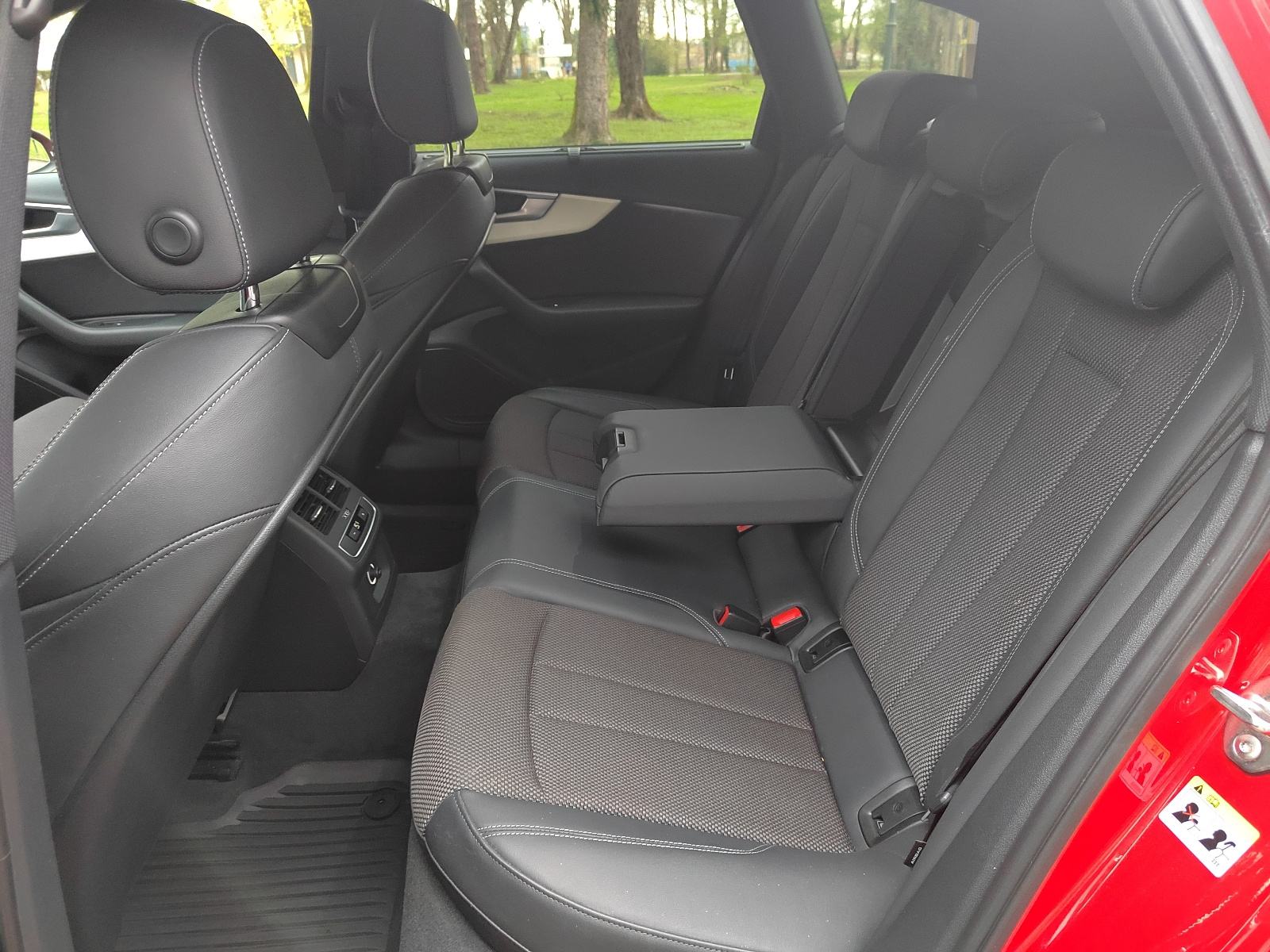 Audi A4 Avant 35 TDI S-tronic S-line, fotografija 13