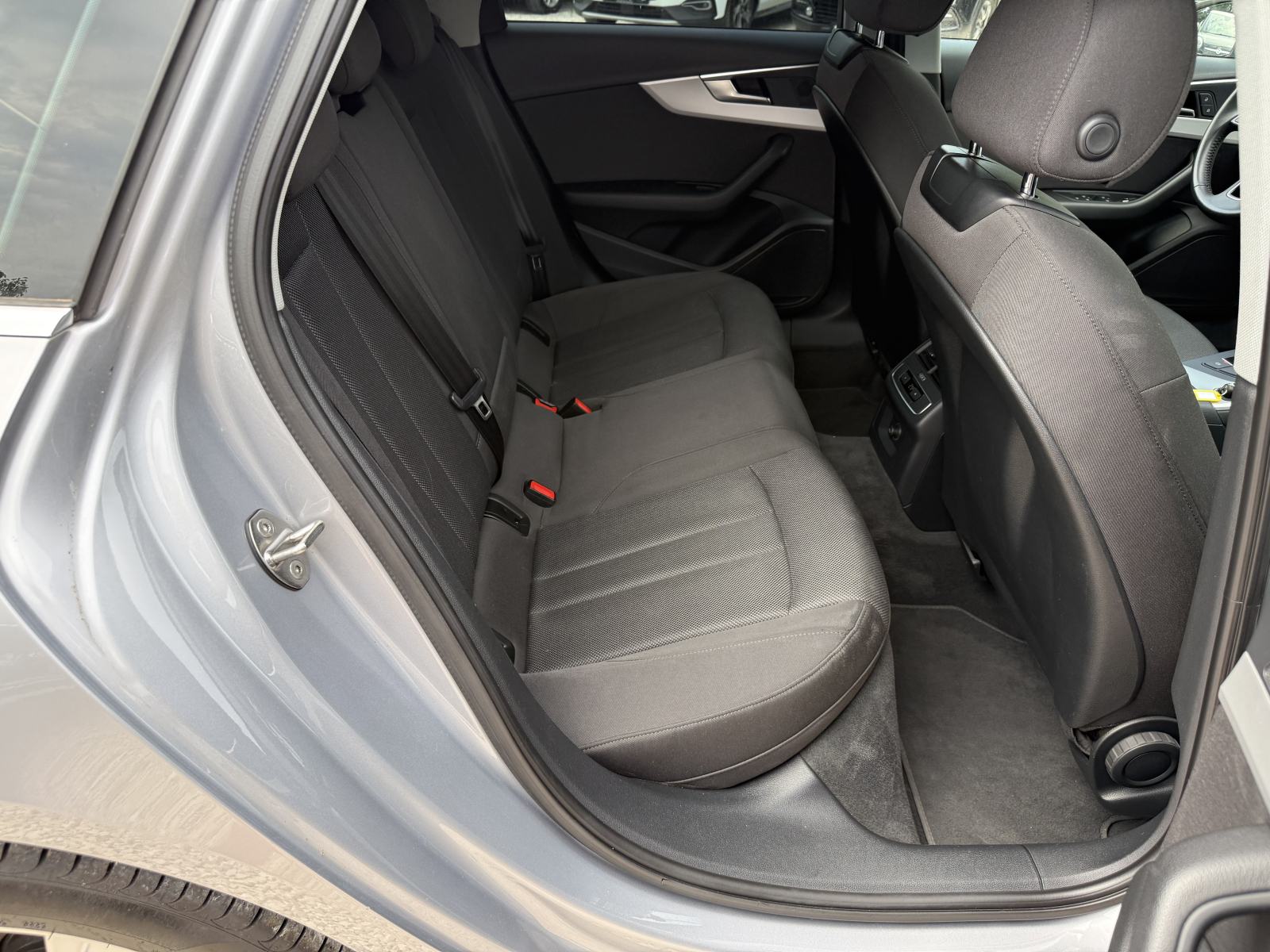 AUDI A4 AVANT 35 TDI 2020. Godina - S-Tronic - Business - Servisna .., fotografija 17