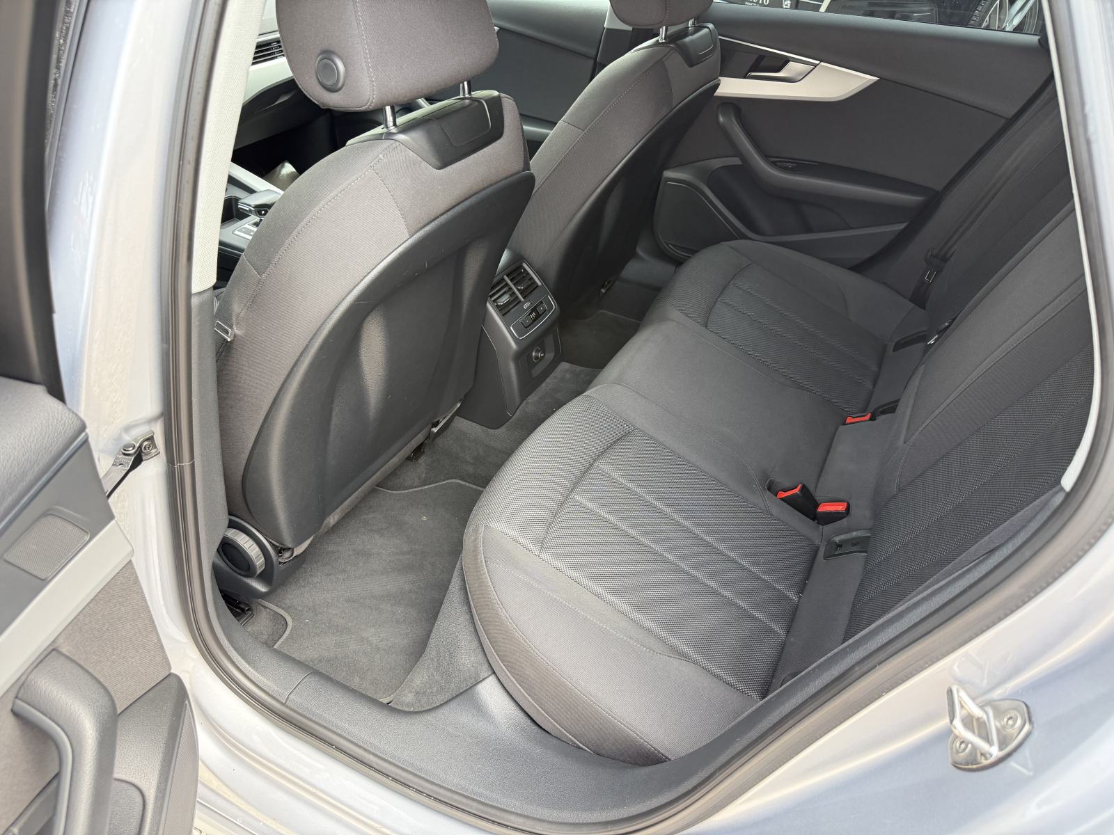 AUDI A4 AVANT 35 TDI 2020. Godina - S-Tronic - Business - Servisna .., fotografija 14