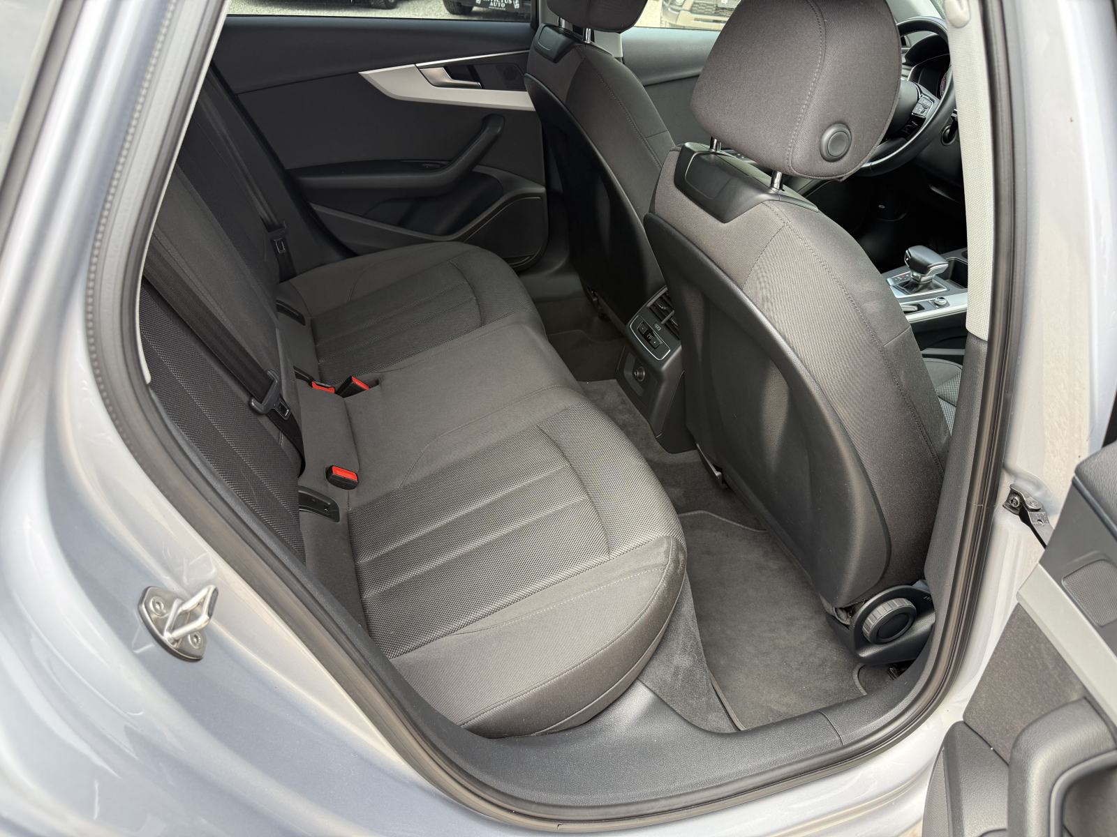 AUDI A4 AVANT 35 TDI 2020. Godina - S-Tronic - Business - Servisna .., fotografija 16