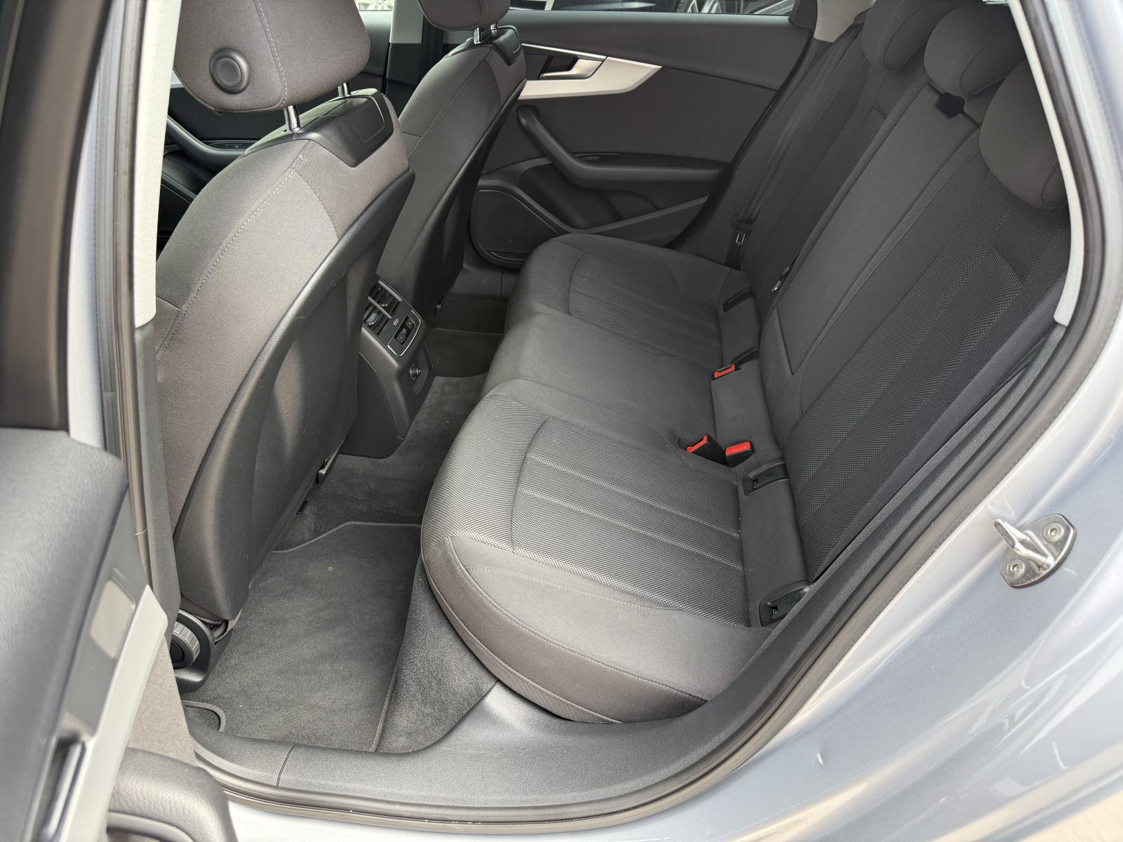 AUDI A4 AVANT 35 TDI 2020. Godina - S-Tronic - Business - Servisna .., fotografija 15