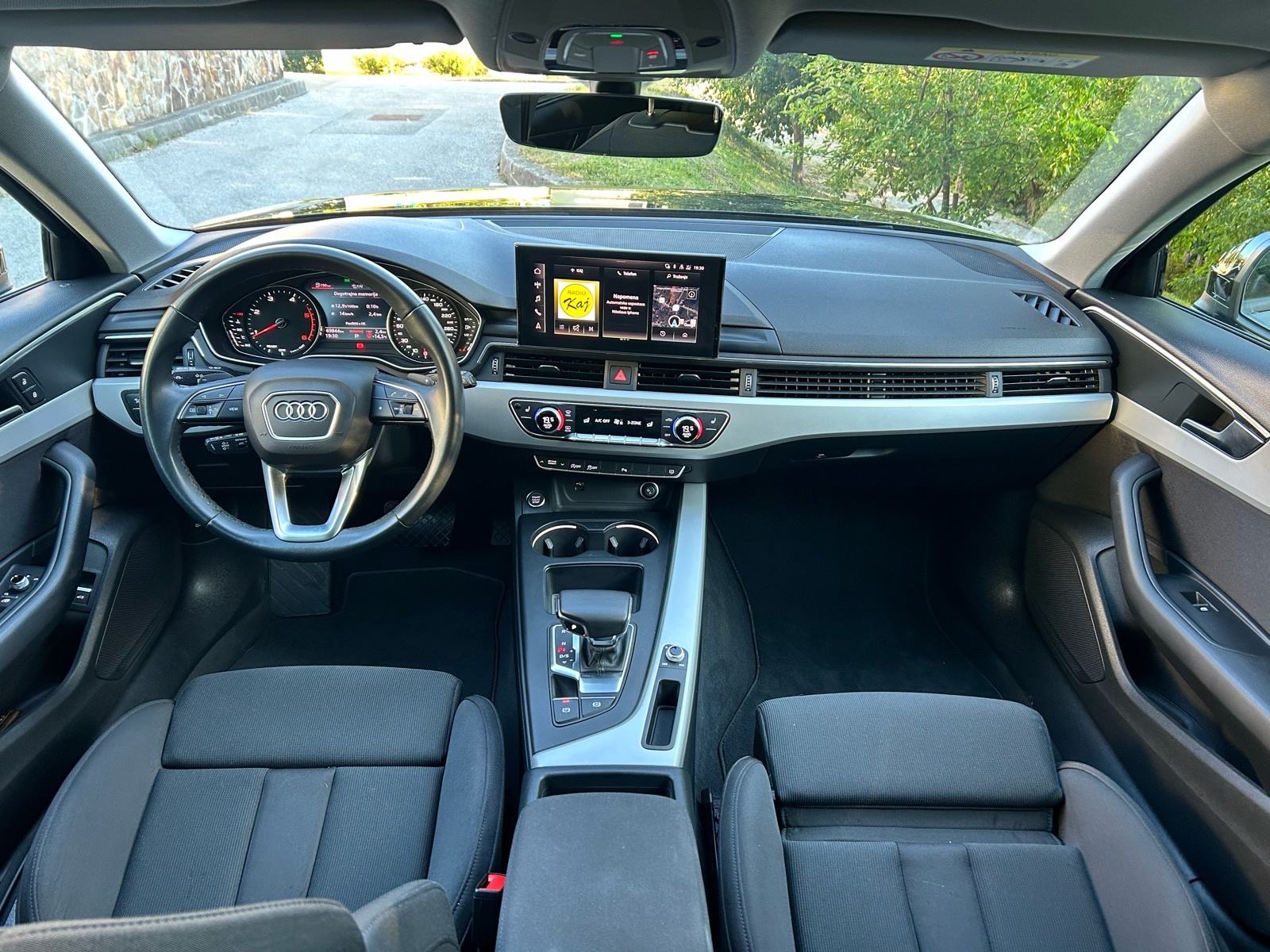 Audi A4 Avant 40 TDI automatik,matrix, radari ,kamera, fotografija 12