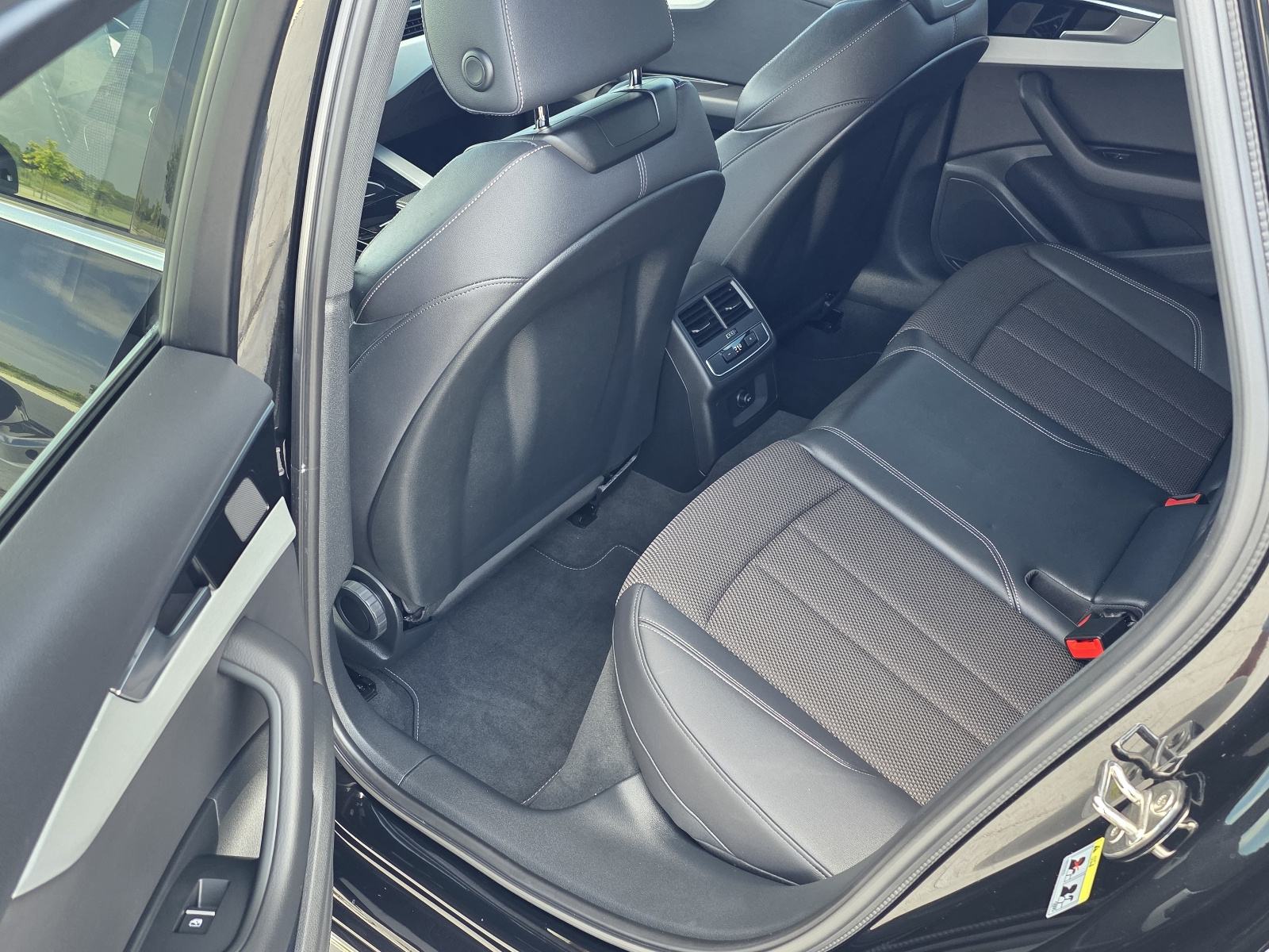 Audi A4 Avant 40 TDI QUATTRO,S LINE,S TRONIK,17 T.K.M, fotografija 16