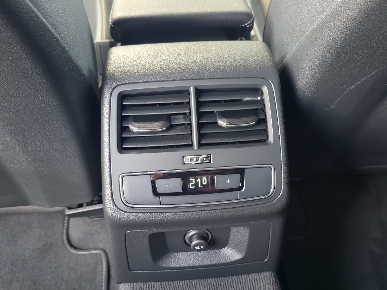 Audi A4 Avant 40 TDI QUATTRO,S LINE,S TRONIK,17 T.K.M, fotografija 17
