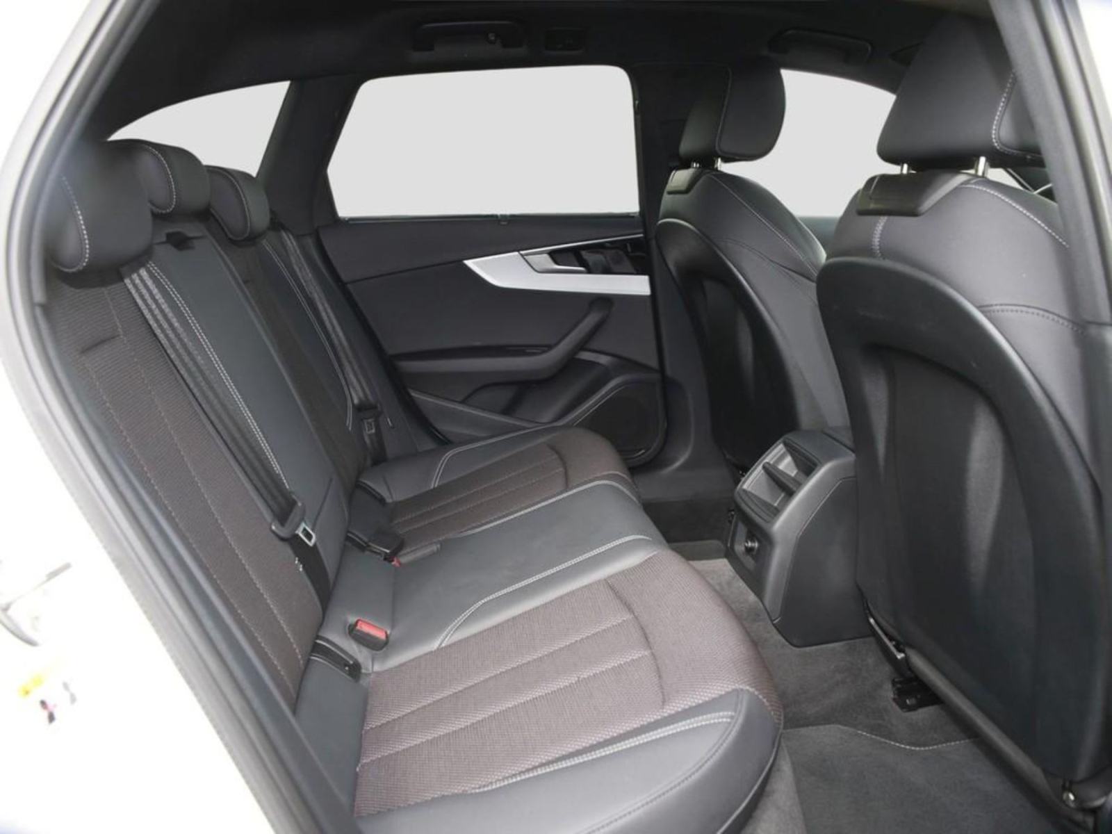 Audi A4 Avant 40 TDI Avant 40 TDI S line Navi Kamera Business, fotografija 5