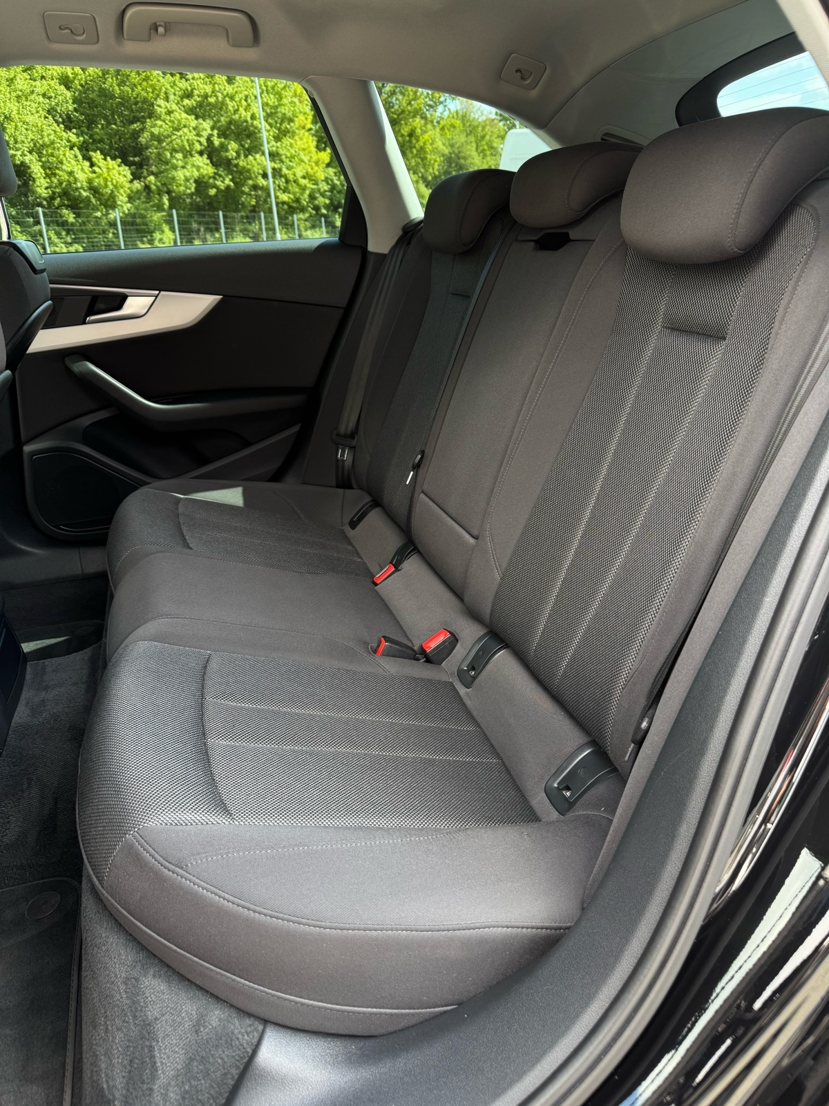 • AUDI A4 AVANT B9 • 2016 • BI-XENON/LED • VELIKI SERVIS •, fotografija 9
