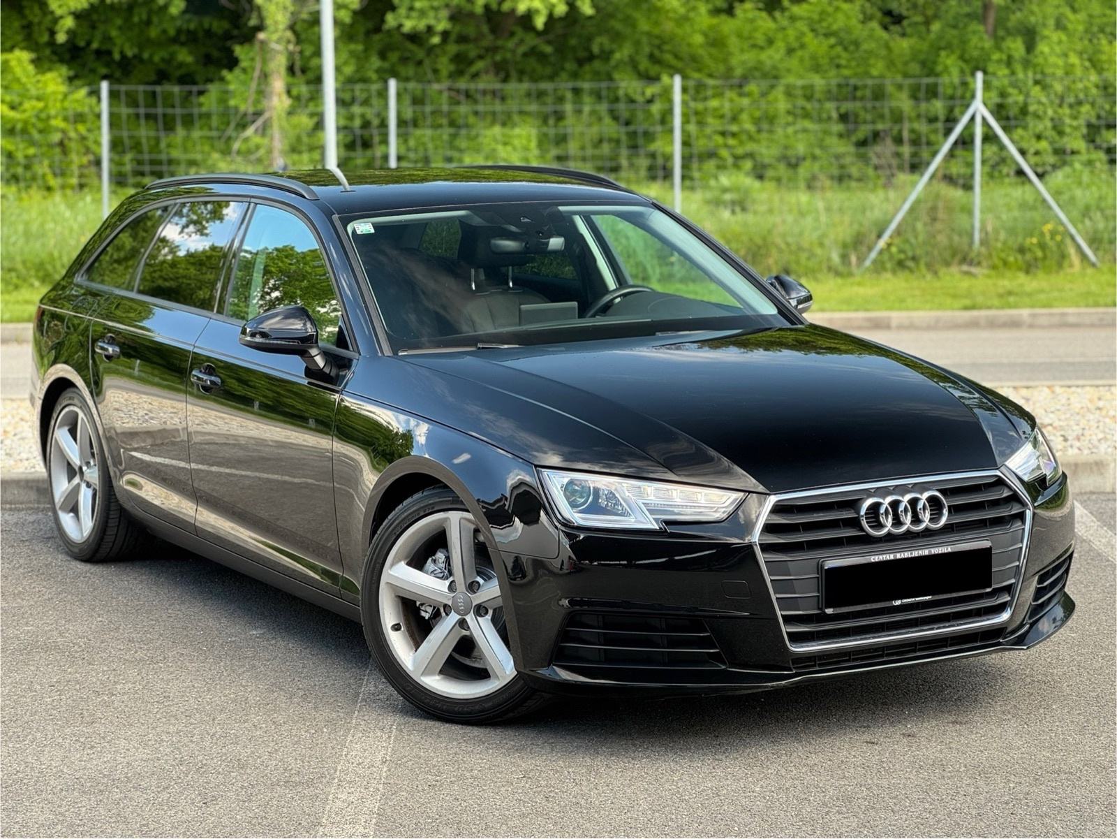 • AUDI A4 AVANT B9 • 2016 • BI-XENON/LED • VELIKI SERVIS •, fotografija 3