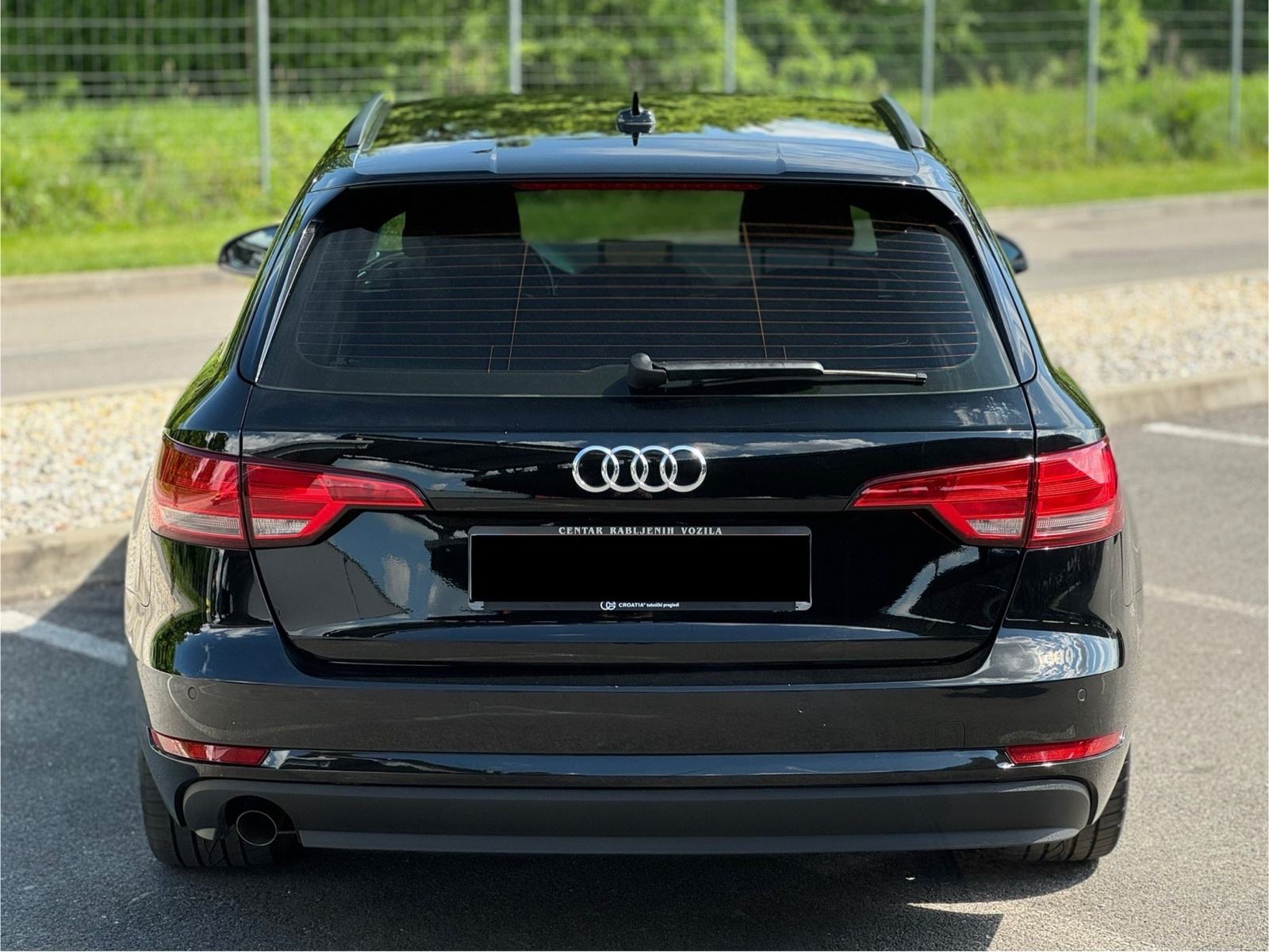 • AUDI A4 AVANT B9 • 2016 • BI-XENON/LED • VELIKI SERVIS •, fotografija 5