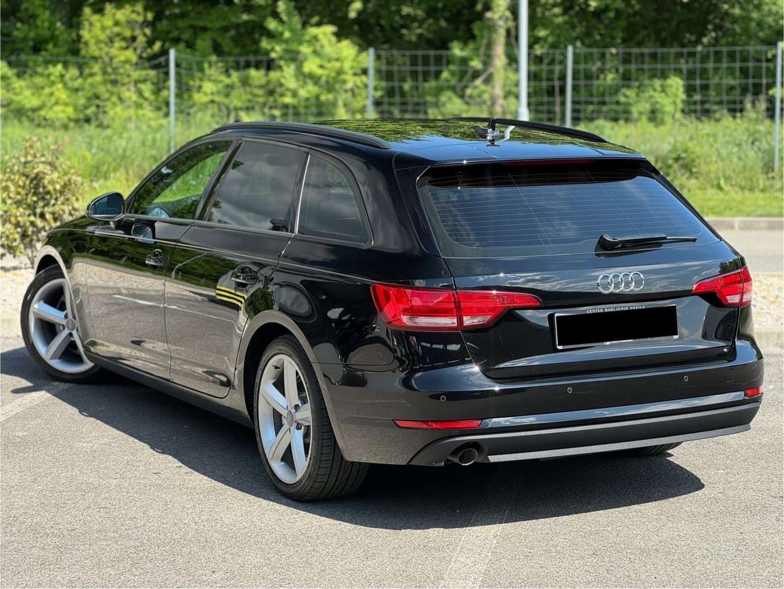 • AUDI A4 AVANT B9 • 2016 • BI-XENON/LED • VELIKI SERVIS •, fotografija 6