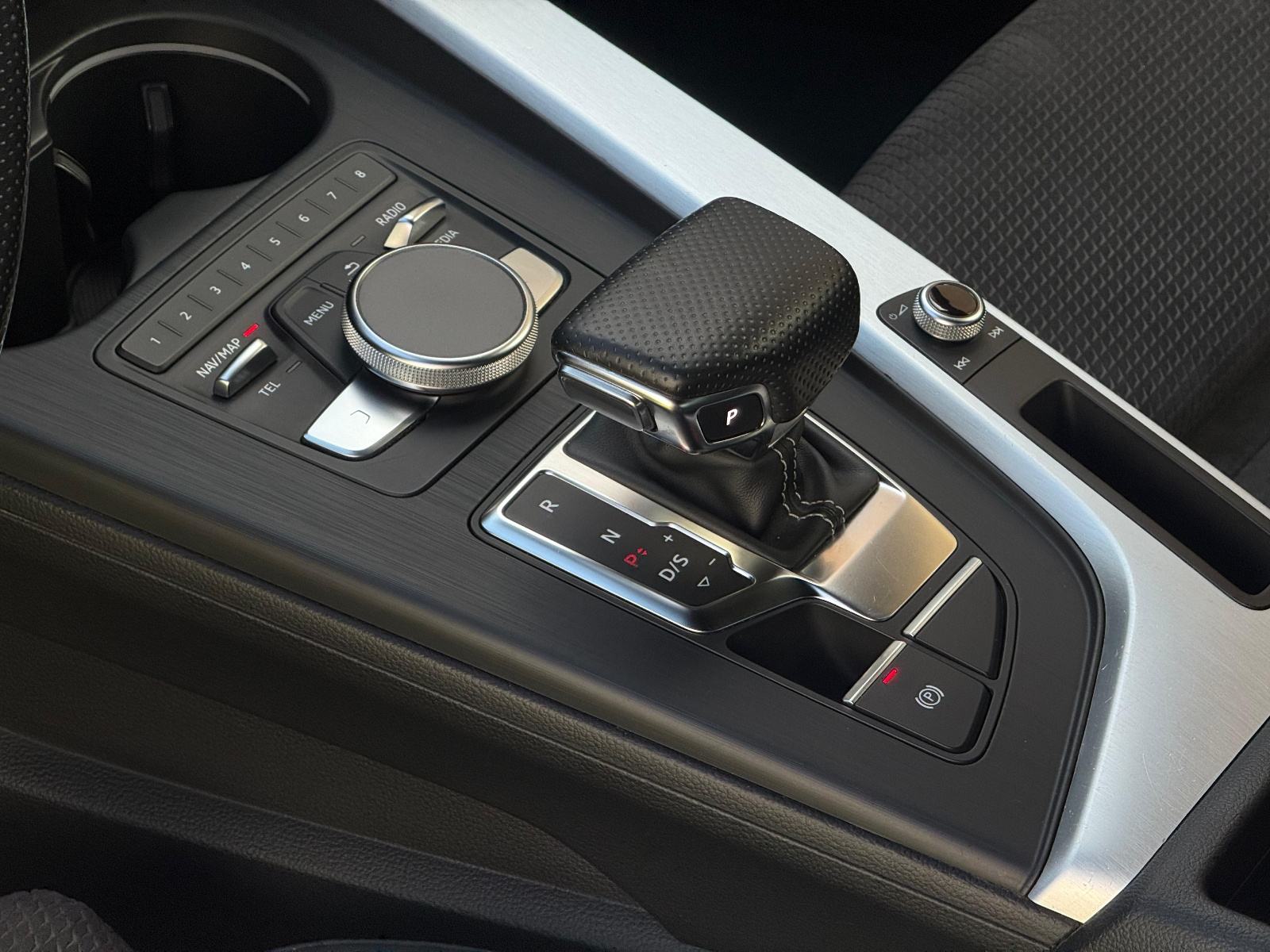 Audi A4 B8 2,0 TDI automatik 3xS-line, fotografija 6