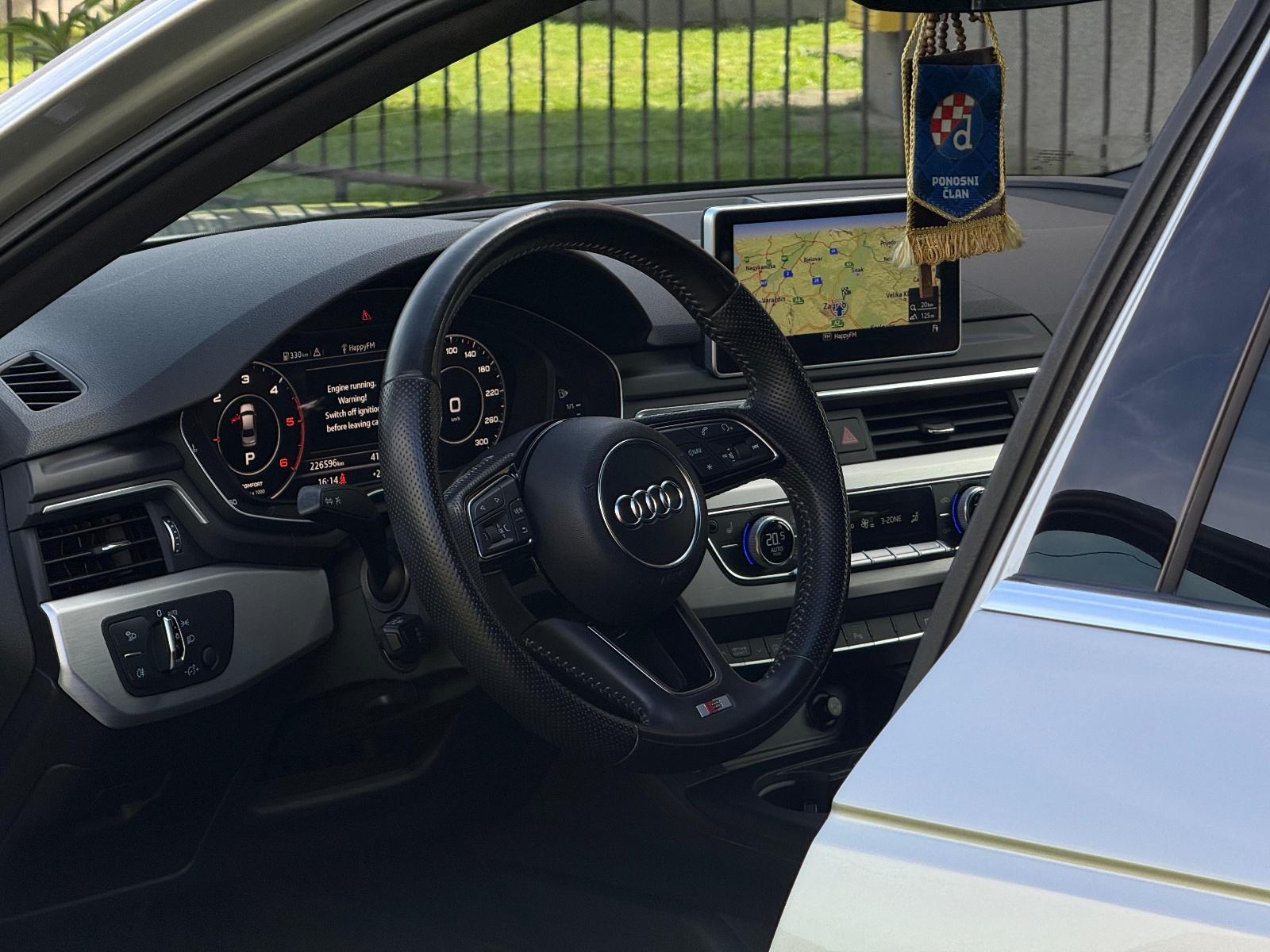 Audi A4 B8 2,0 TDI automatik 3xS-line, fotografija 17