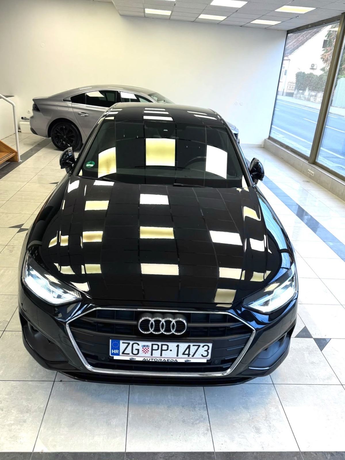 AUDI A4 B9 FACELIFT | 35 TDI | CRNO NEBO | LED | KAMERA | NAVI, fotografija 1