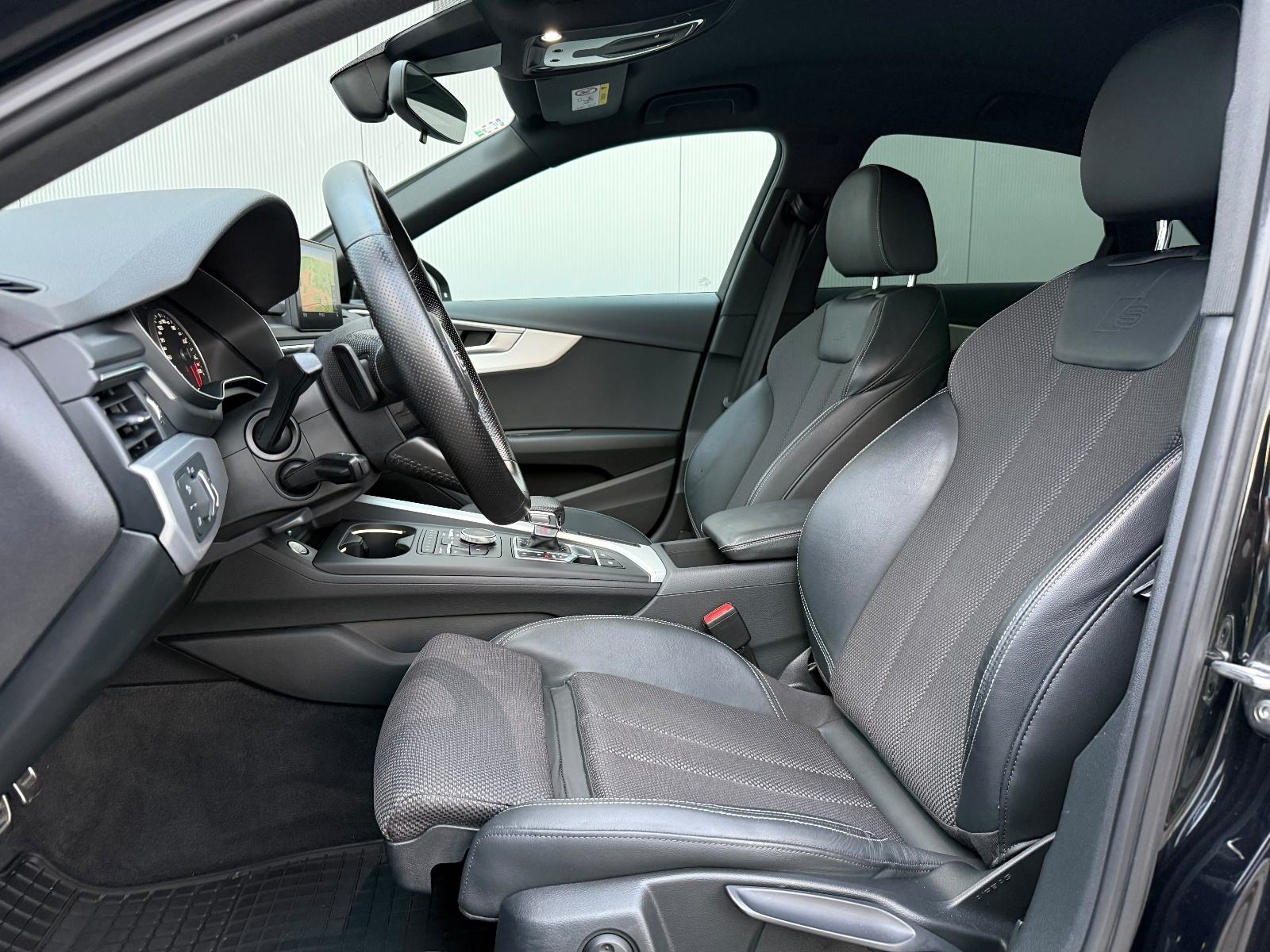 AUDI A4 35 TDI☆S LINE☆AUTOMATIK☆ALU 18☆LED☆AMBIENT LIGHT☆1.VL.☆HR AUTO, fotografija 13
