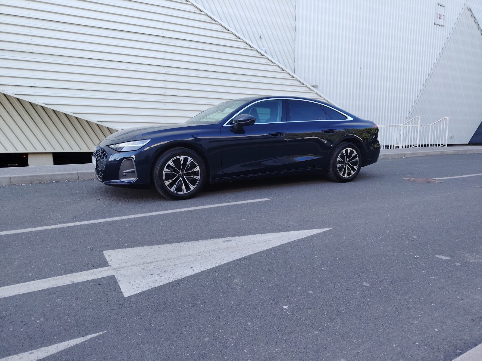 Audi A6 NOVI MODEL+Audi servisna te 2 godine garancije+Full led, fotografija 3