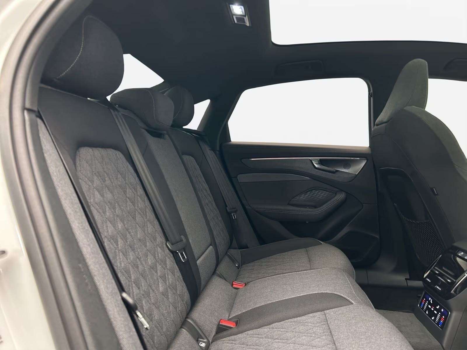 Audi A6 Edition one,S-line,290kw,gar 5g,panoroma,full oprema,pdv, fotografija 8