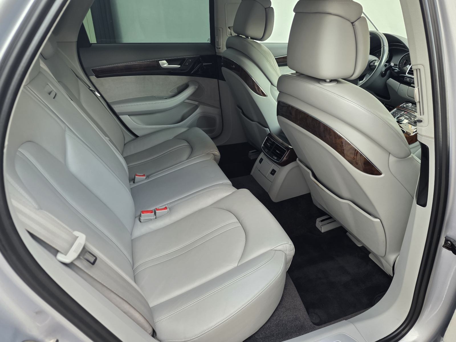Audi A8 3,0 TDI * EXCLUSIVE * REDIZAJN *RADAR * KAMERE 360 *, fotografija 16