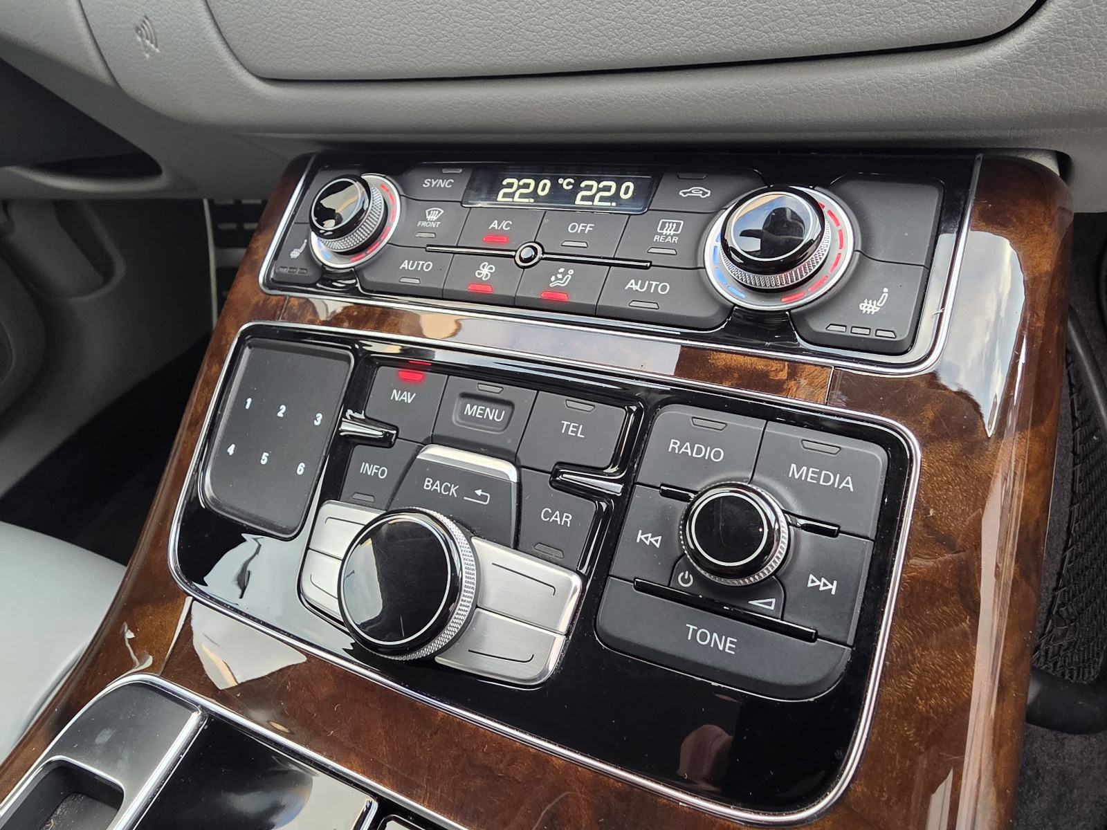 Audi A8 3,0 TDI * EXCLUSIVE * REDIZAJN *RADAR * KAMERE 360 *, fotografija 11