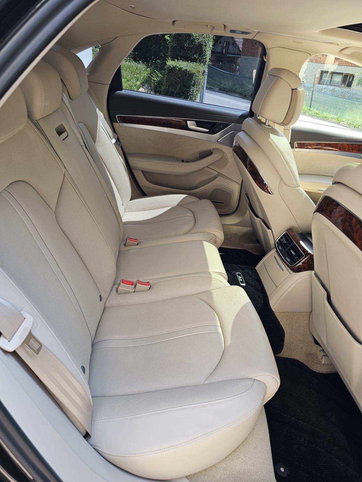 Audi A8 4.0 TFSI Quattro V8 Biturbo | 435 KS, fotografija 8