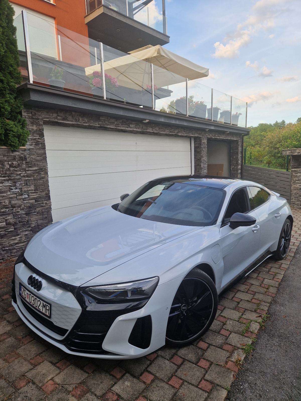 Audi E tron GT quattro LASER MATRIX,HuD,B&O,PANORAMA,360 KAMERA, fotografija 1