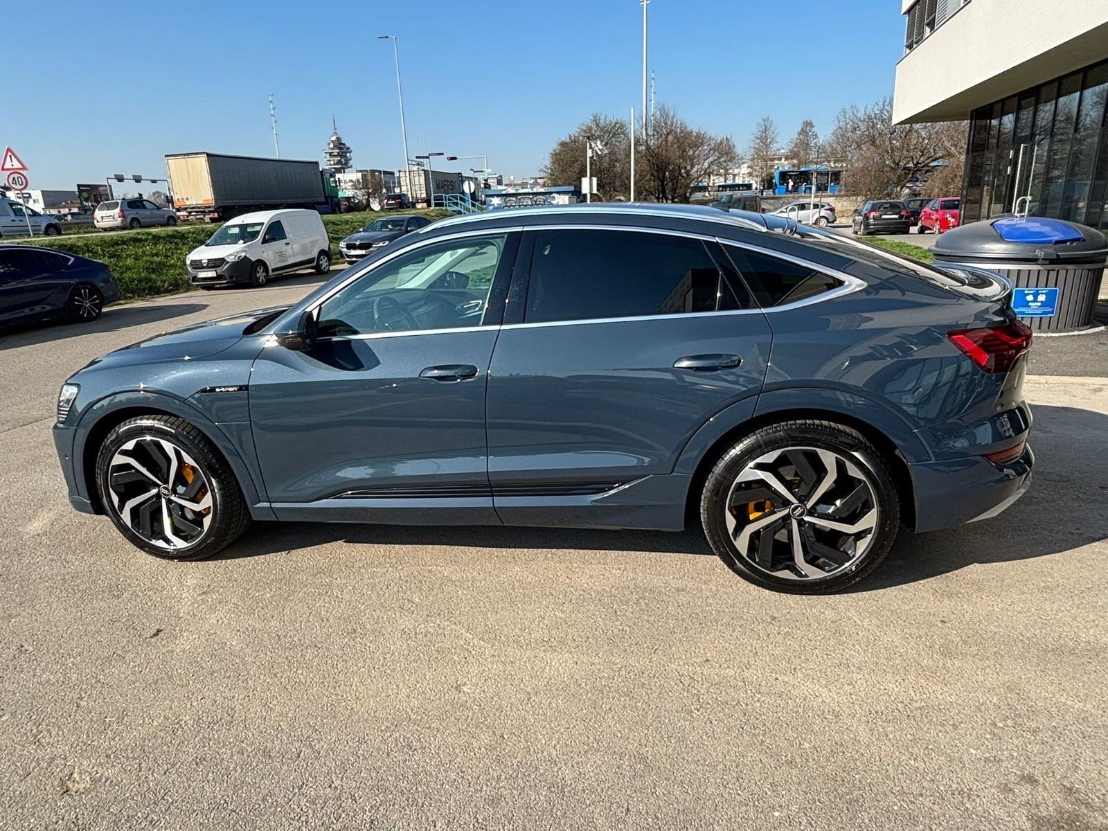 Audi e-tron 50 Quattro S-Line, pogled izvana - slika 2