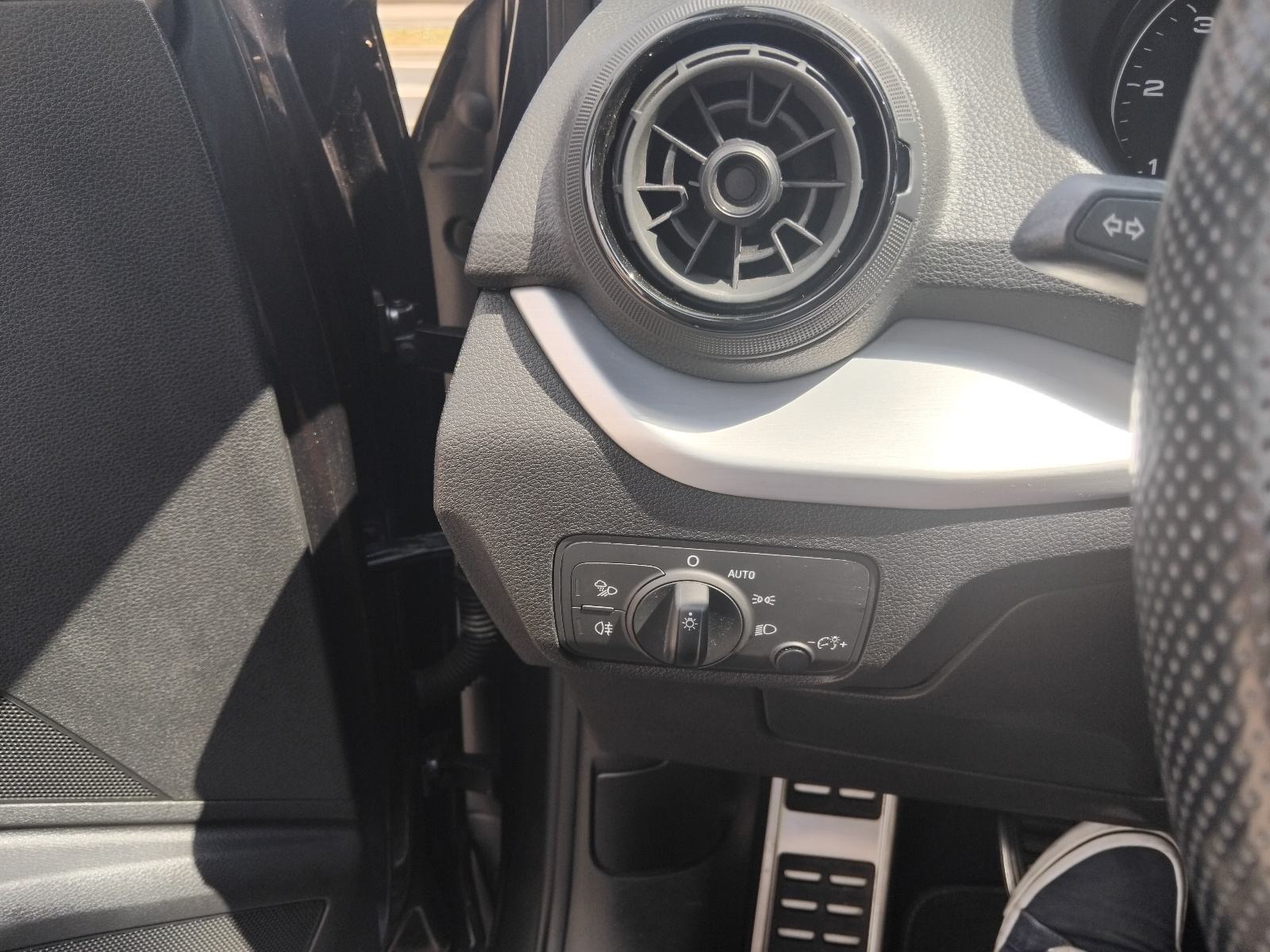 Audi Q2 1,6 TDI,115Ks,Servisna samo 89.000 Tkm,Navigacija,, fotografija 12