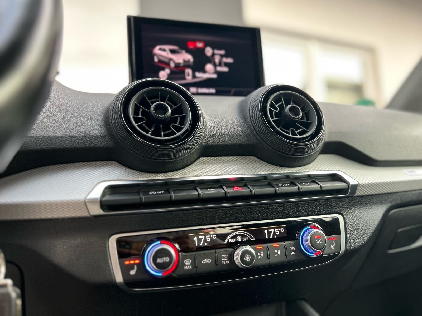 Audi Q2 1,6 TDI 2017G.NOVI MODEL PERLA PLAVA BOJA TOP STANJE SERVISNA, fotografija 16