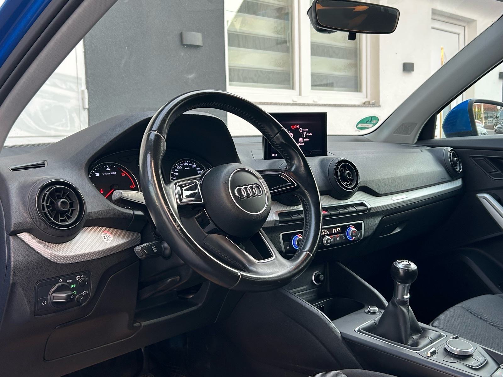 Audi Q2 1,6 TDI 2017G.NOVI MODEL PERLA PLAVA BOJA TOP STANJE SERVISNA, fotografija 18